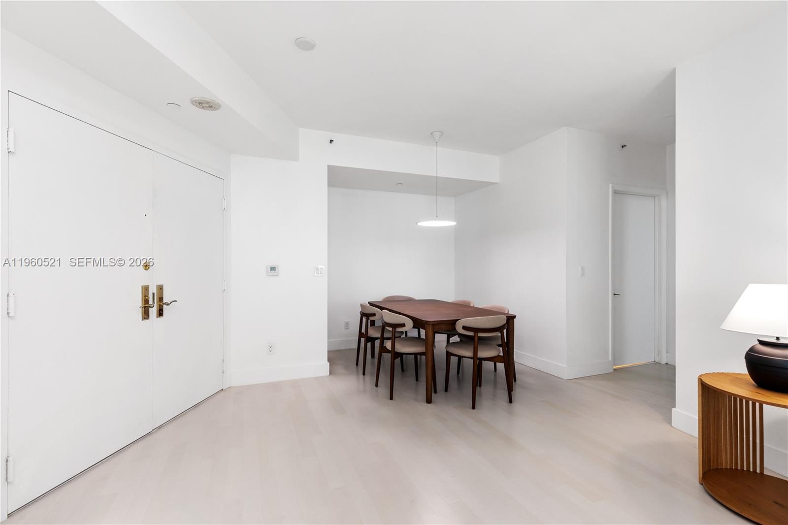 300 S Pointe Dr #907, Miami Beach FL 33139