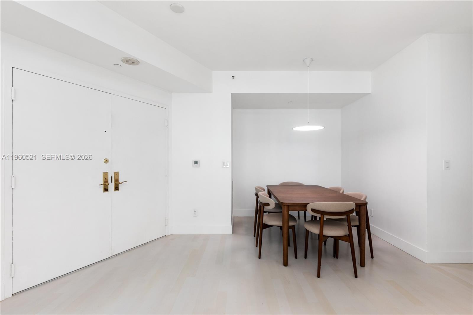 300 S Pointe Dr #907, Miami Beach FL 33139