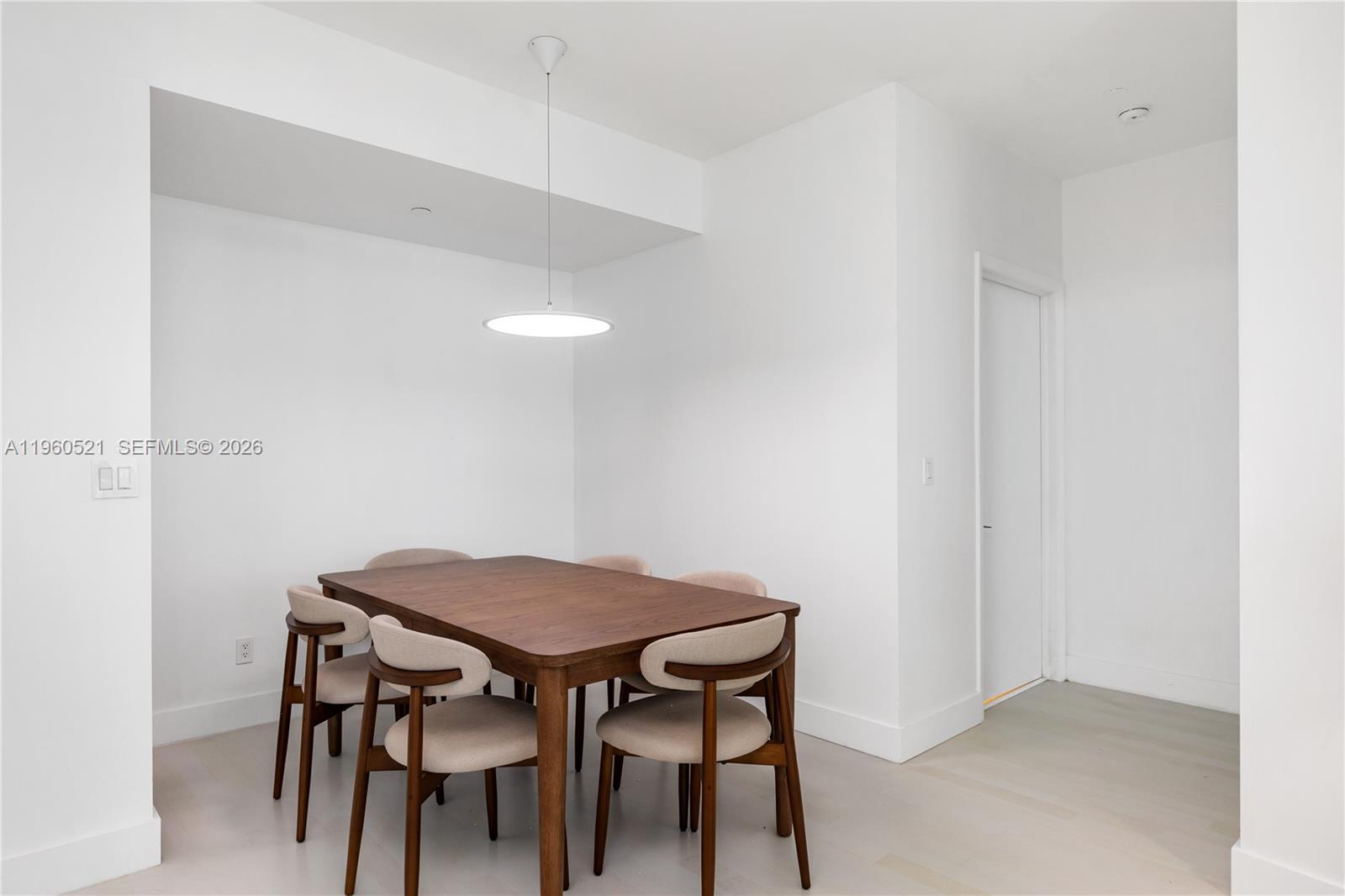300 S Pointe Dr #907, Miami Beach FL 33139