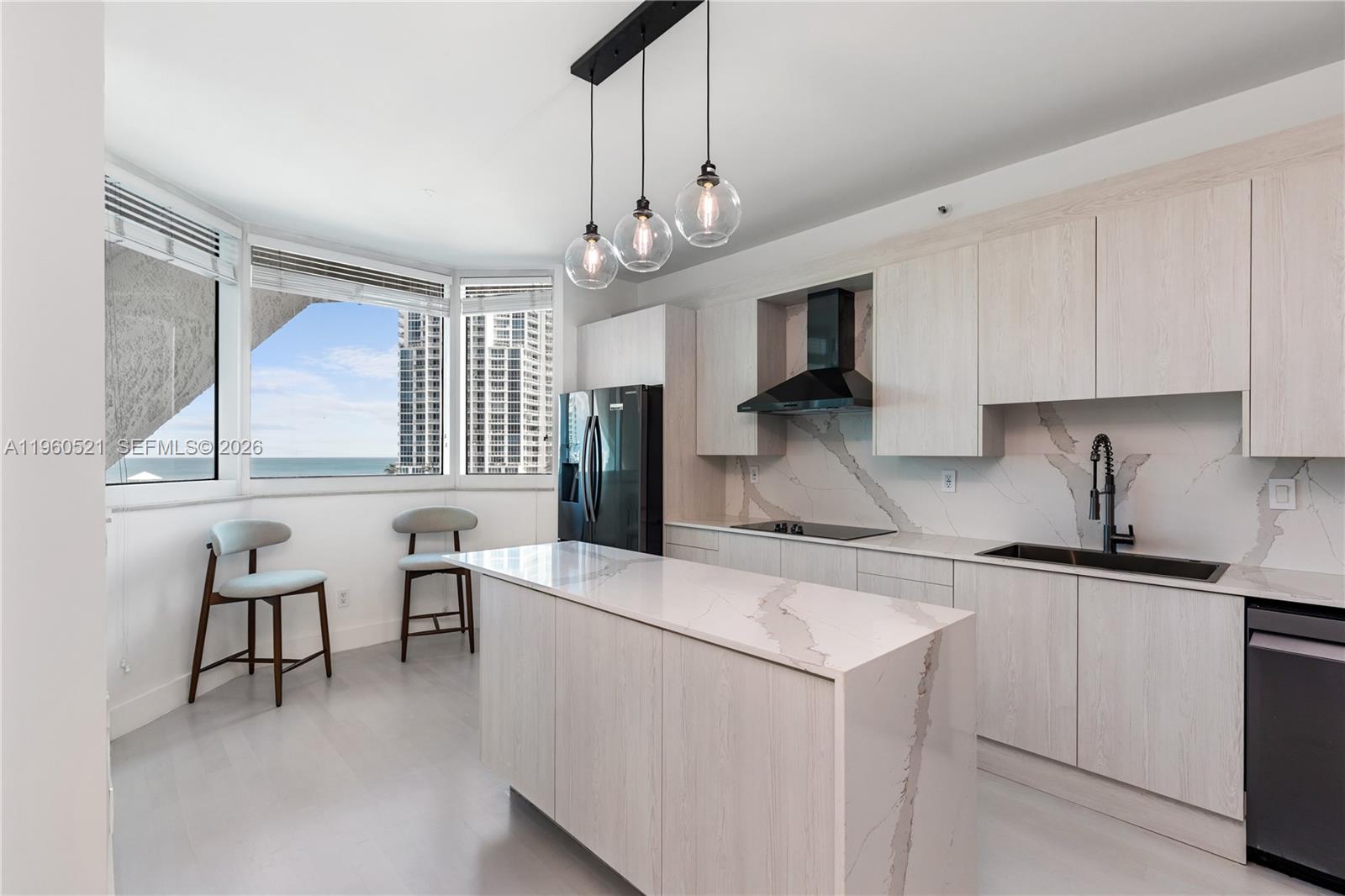 300 S Pointe Dr #907, Miami Beach FL 33139