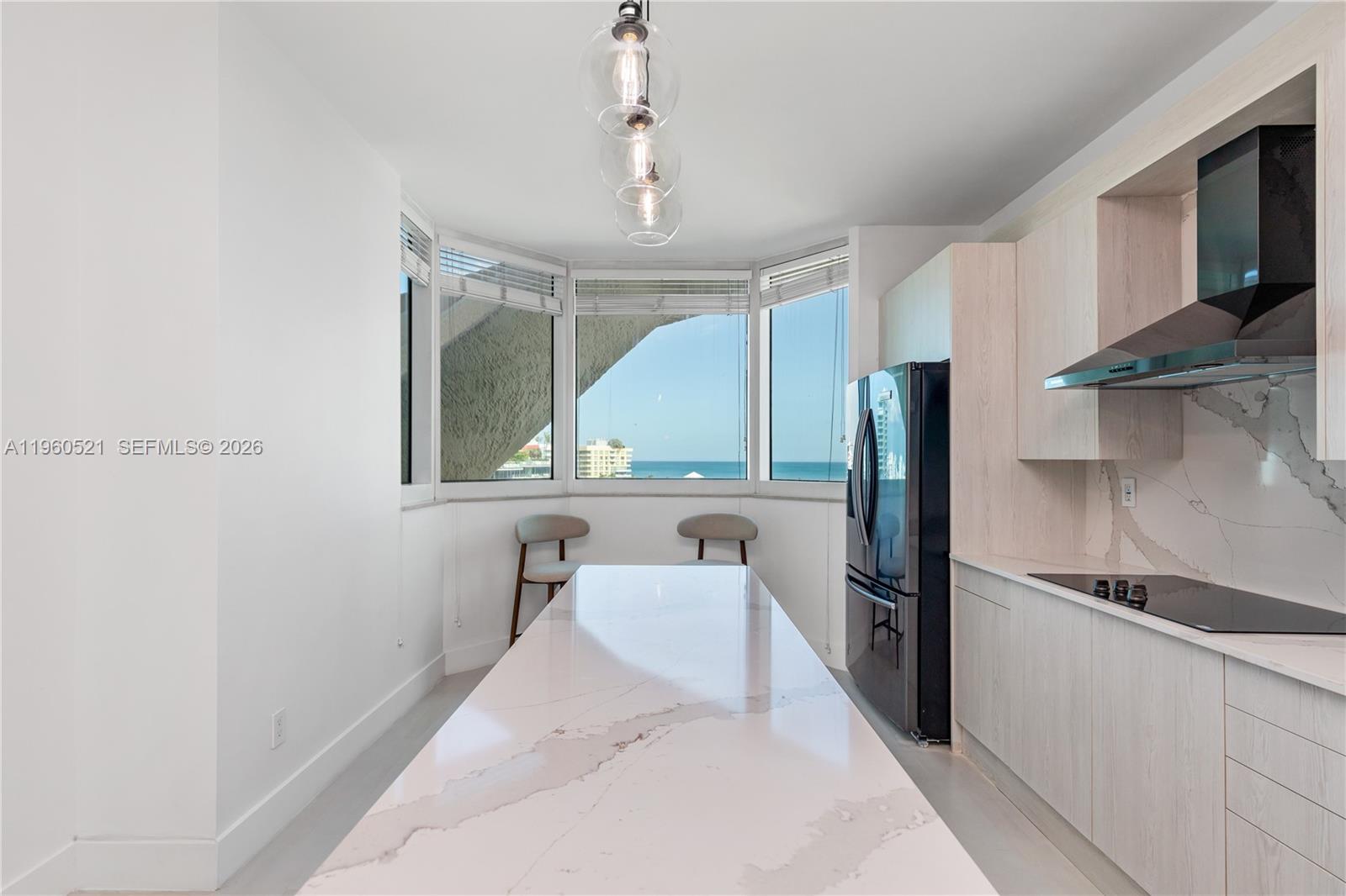 300 S Pointe Dr #907, Miami Beach FL 33139