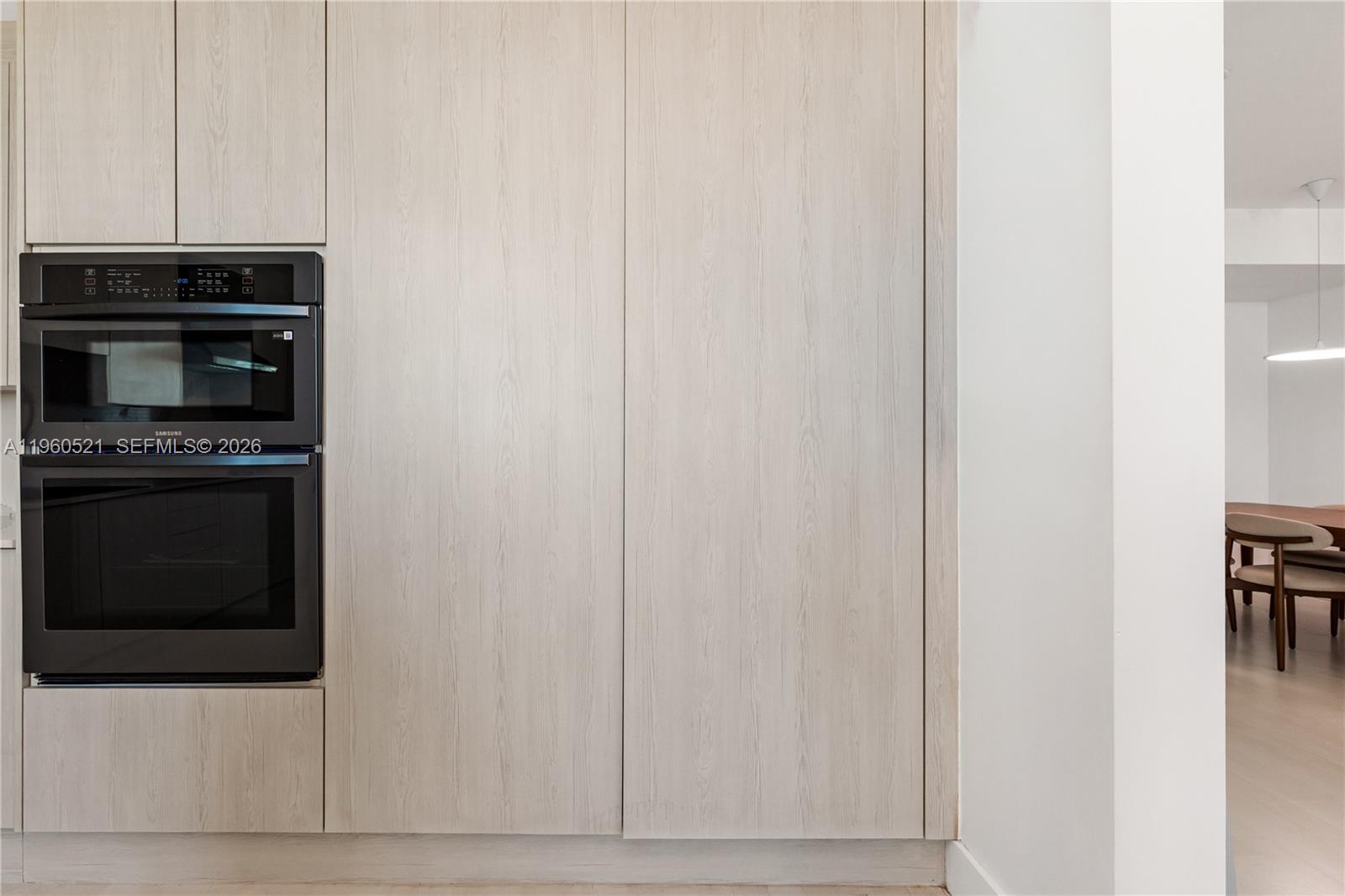 300 S Pointe Dr #907, Miami Beach FL 33139