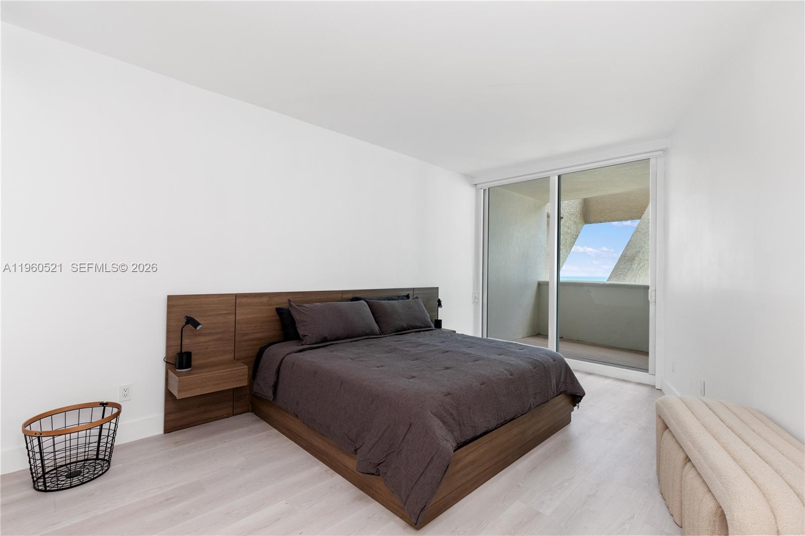 300 S Pointe Dr #907, Miami Beach FL 33139