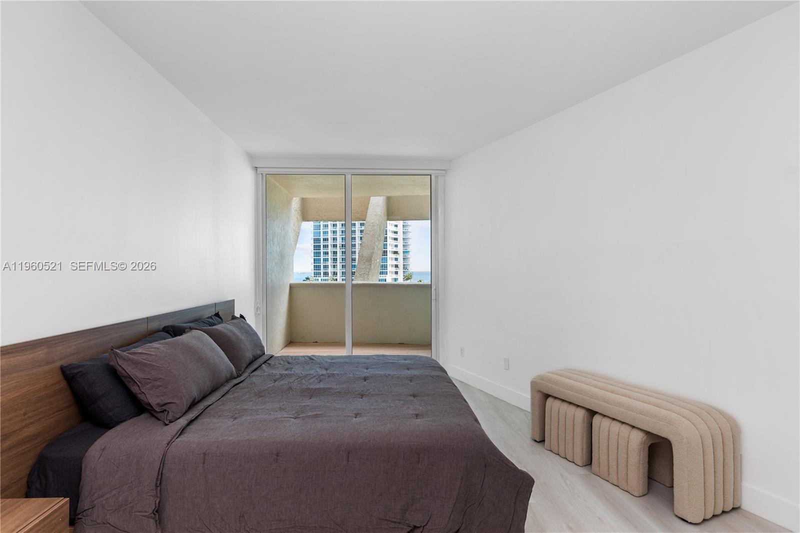 300 S Pointe Dr #907, Miami Beach FL 33139