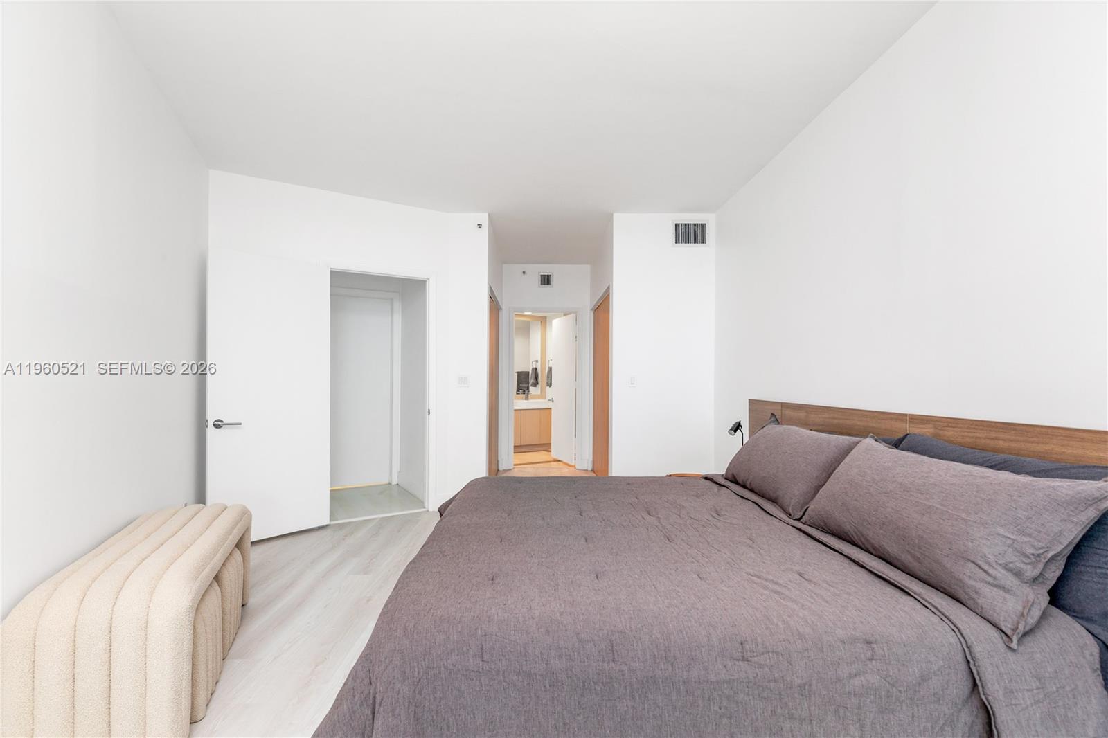300 S Pointe Dr #907, Miami Beach FL 33139