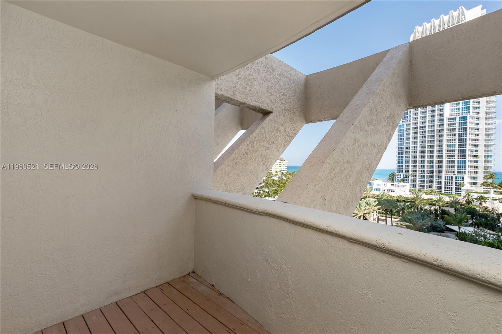 300 S Pointe Dr #907, Miami Beach FL 33139