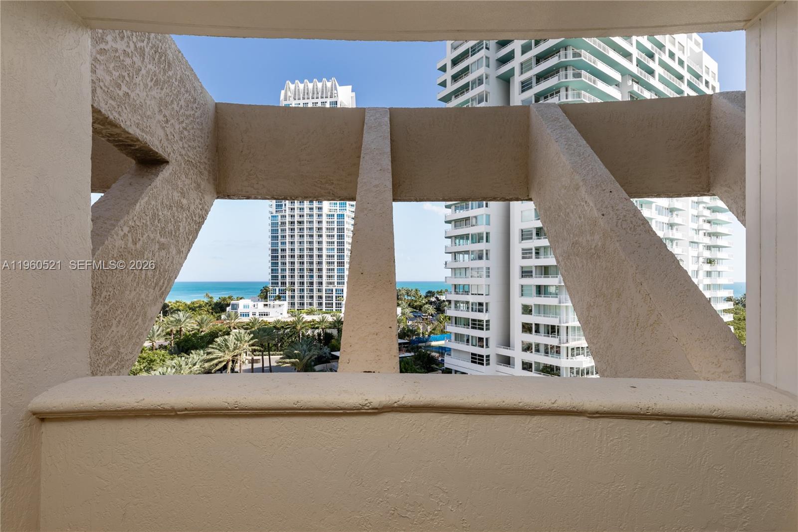 300 S Pointe Dr #907, Miami Beach FL 33139