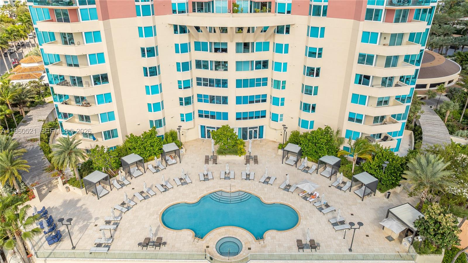 300 S Pointe Dr #907, Miami Beach FL 33139