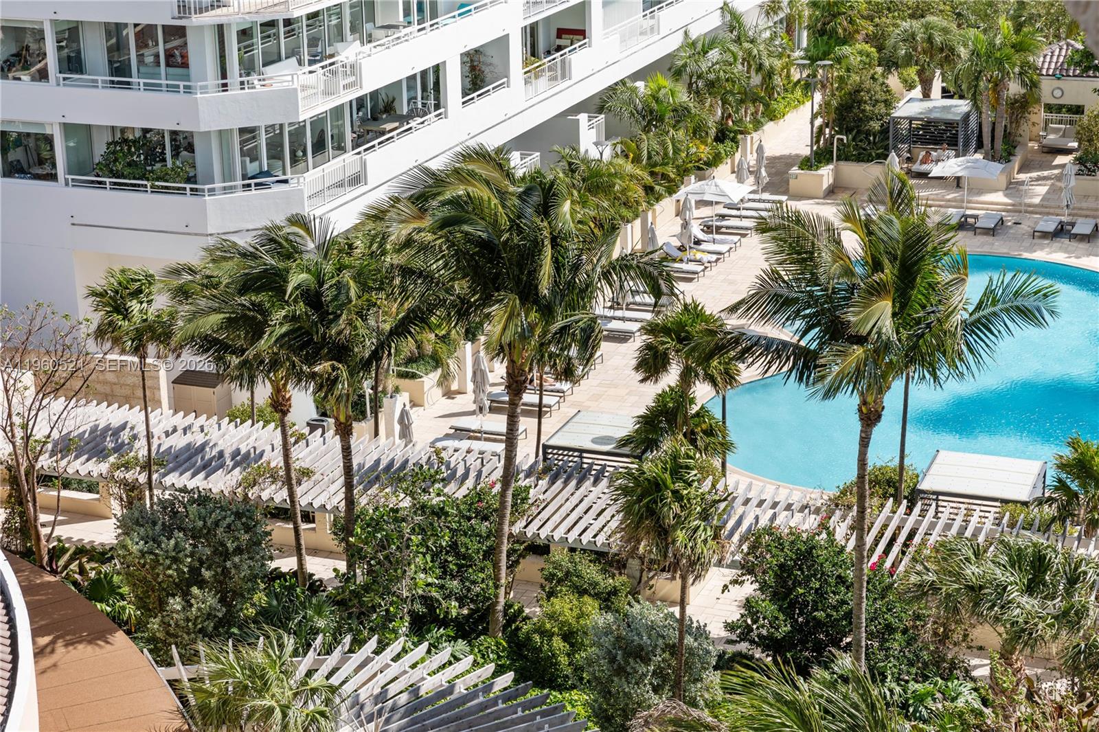 300 S Pointe Dr #907, Miami Beach FL 33139