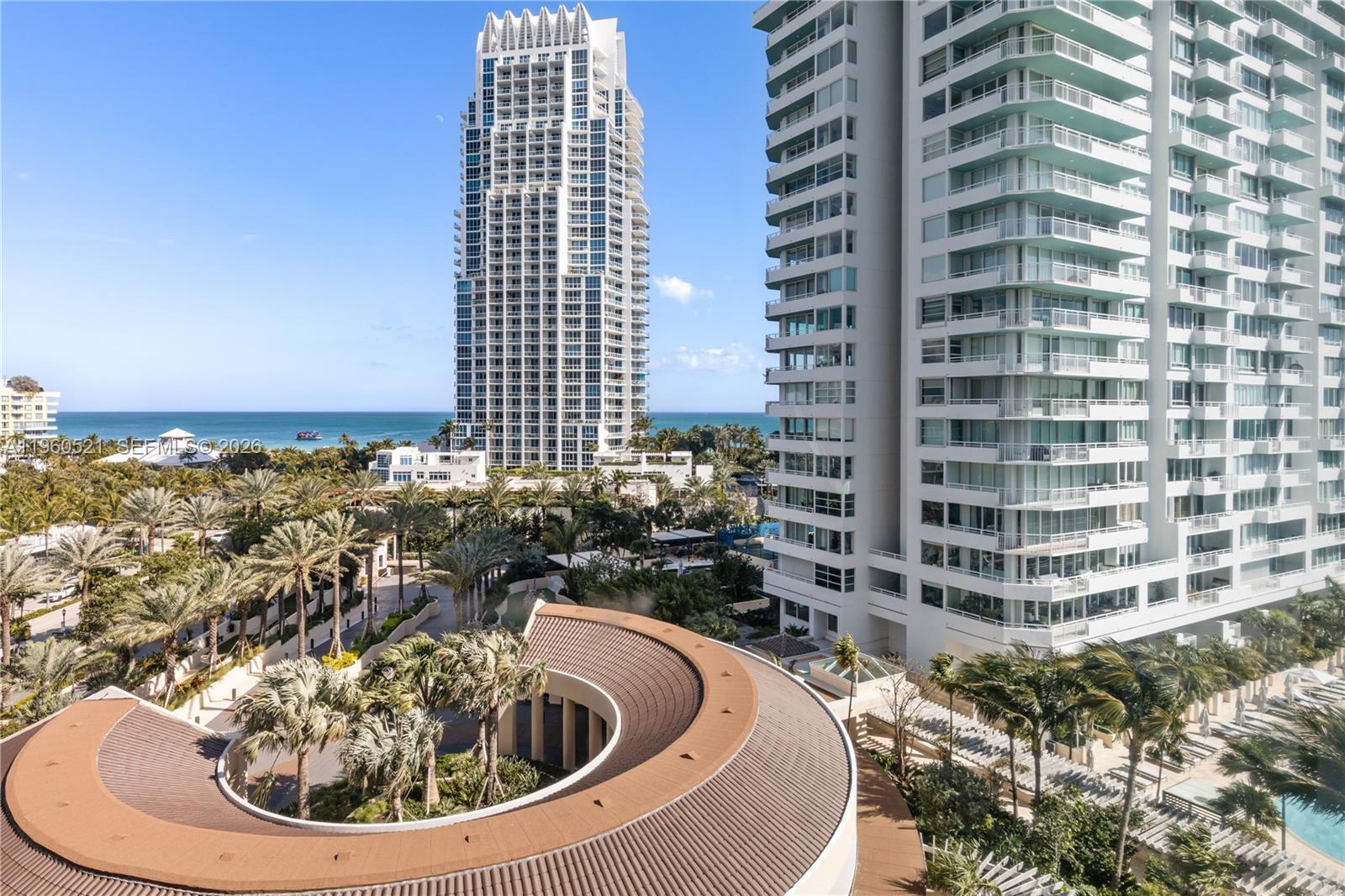 300 S Pointe Dr #907, Miami Beach FL 33139