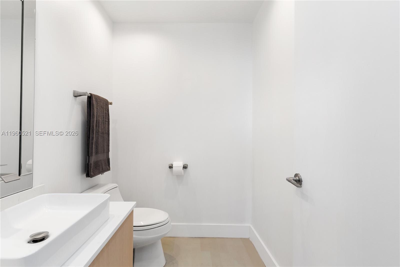 300 S Pointe Dr #907, Miami Beach FL 33139