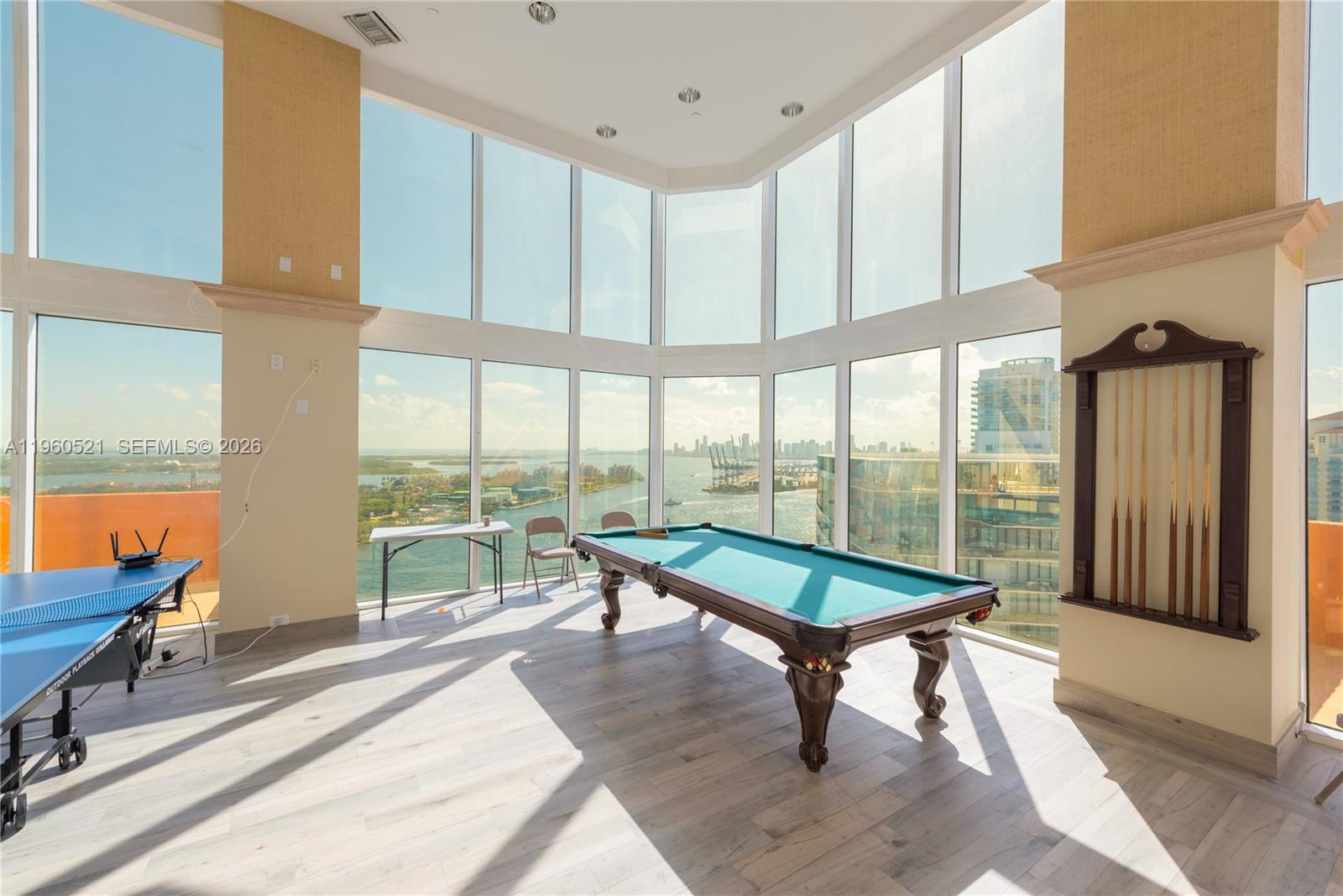 300 S Pointe Dr #907, Miami Beach FL 33139