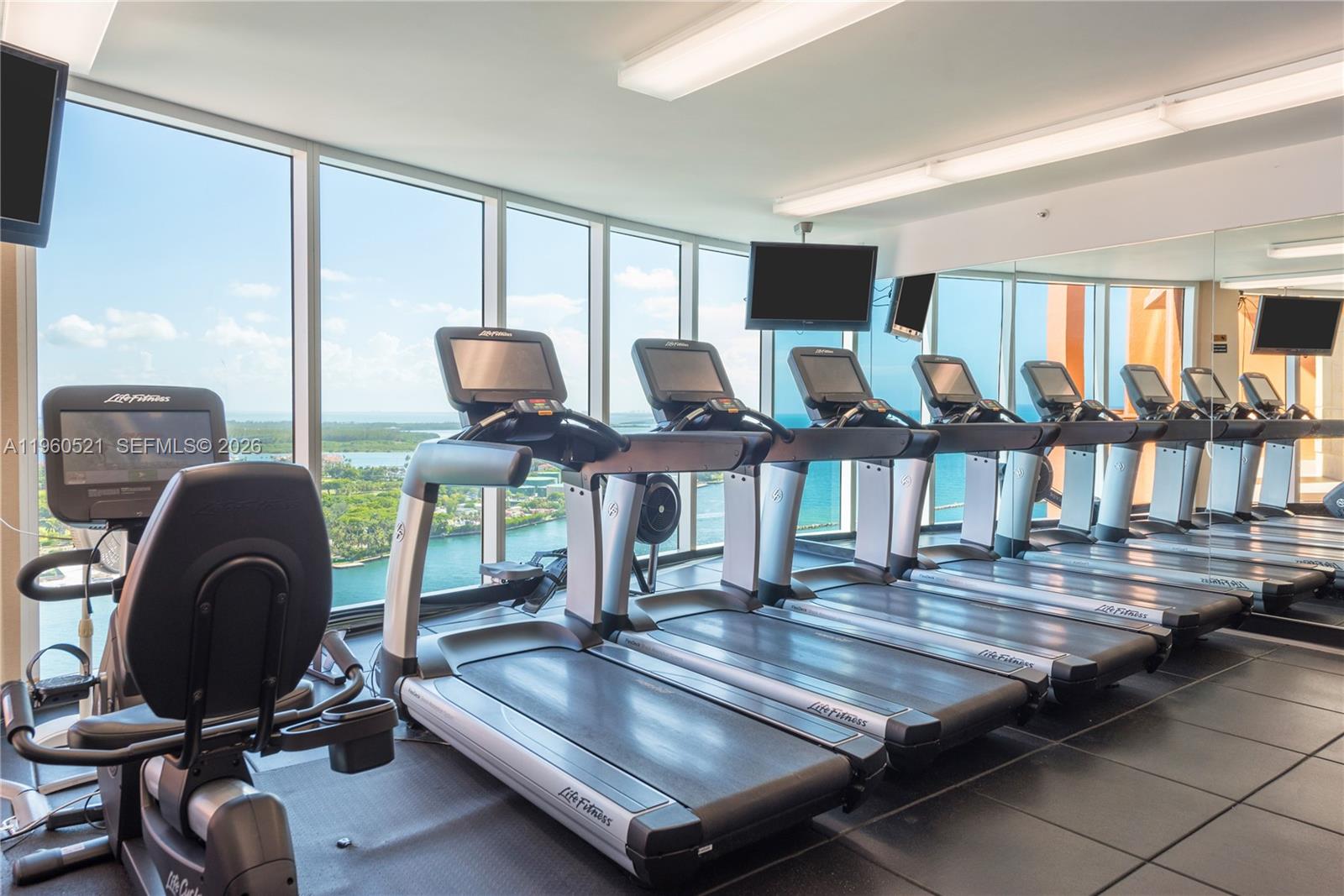 300 S Pointe Dr #907, Miami Beach FL 33139