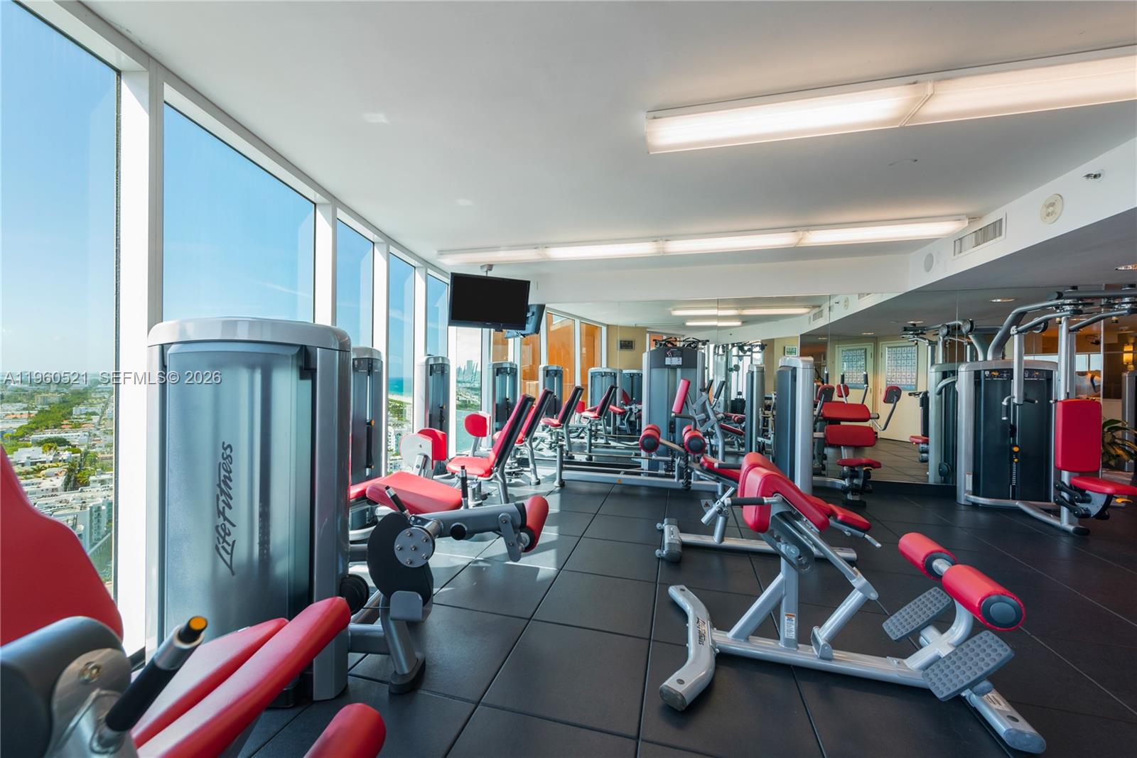 300 S Pointe Dr #907, Miami Beach FL 33139