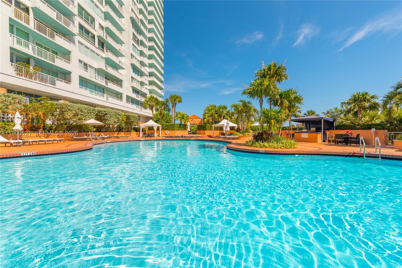 300 S Pointe Dr #907, Miami Beach FL 33139
