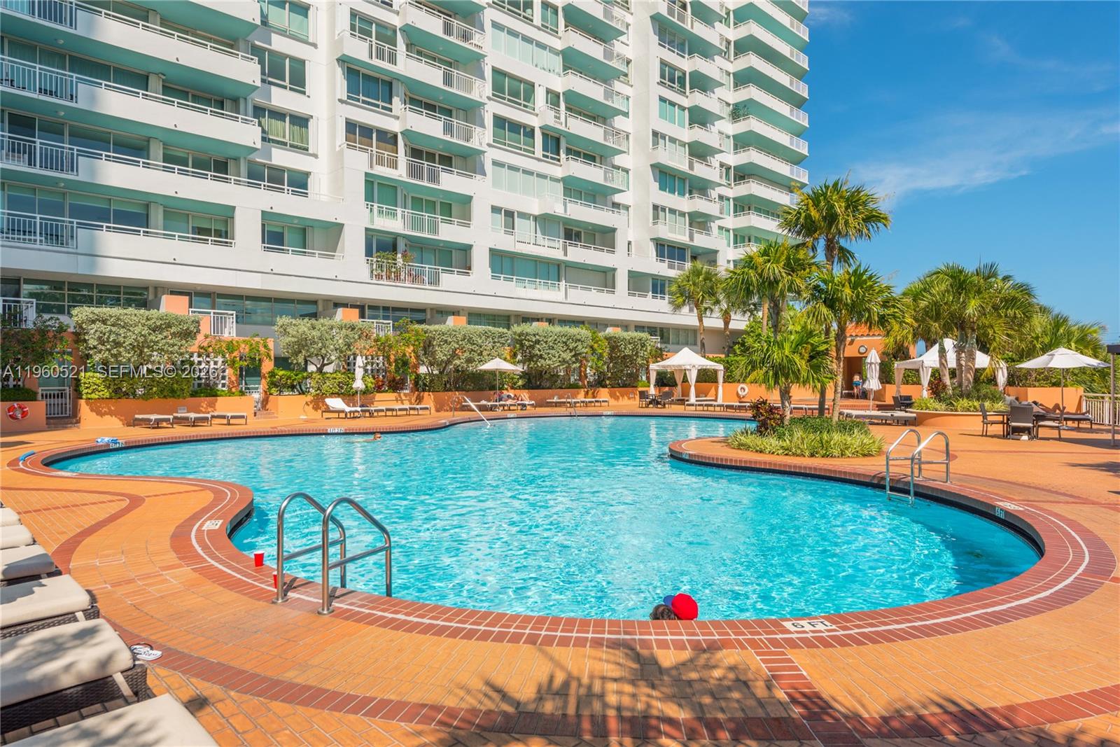 300 S Pointe Dr #907, Miami Beach FL 33139
