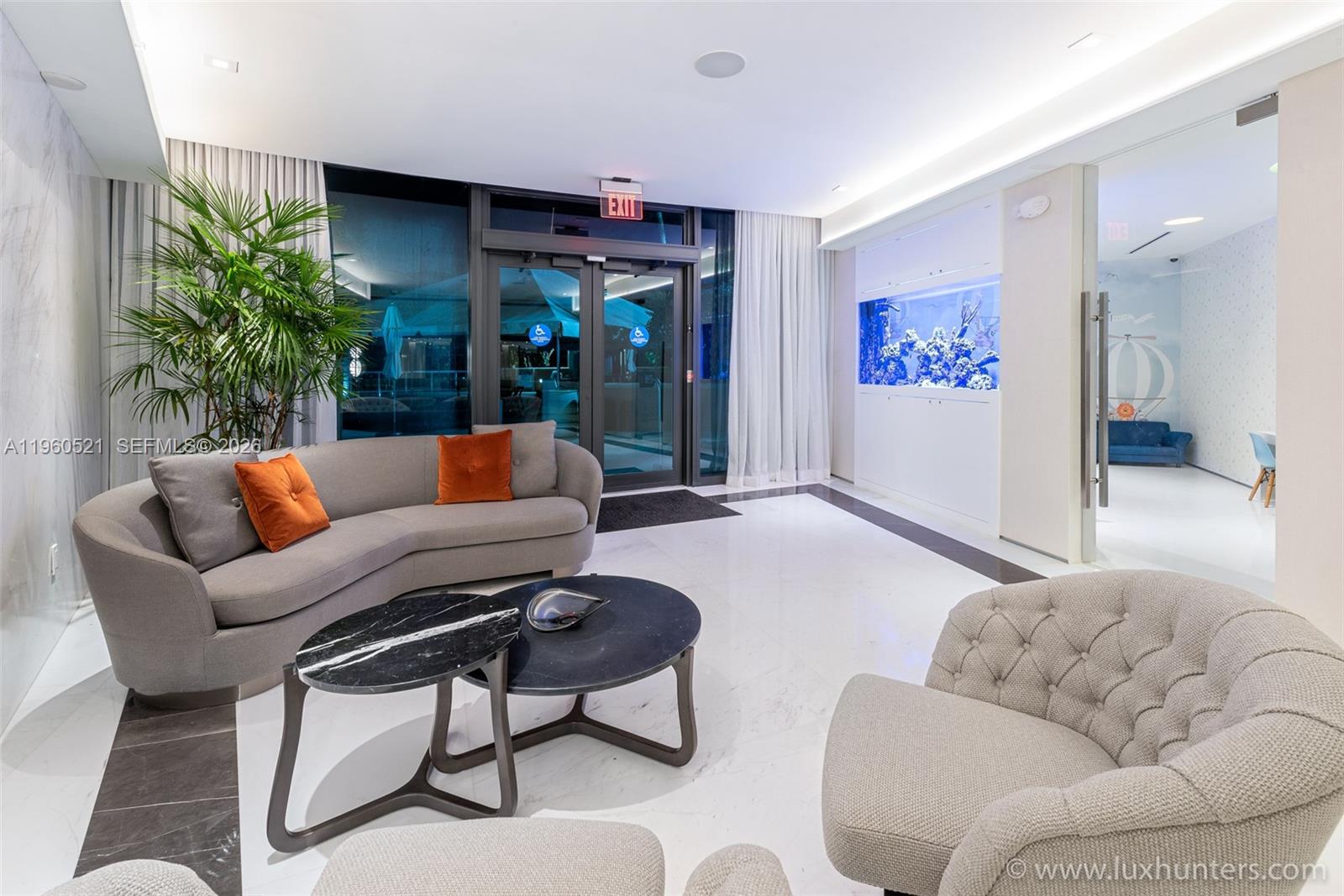 300 S Pointe Dr #907, Miami Beach FL 33139