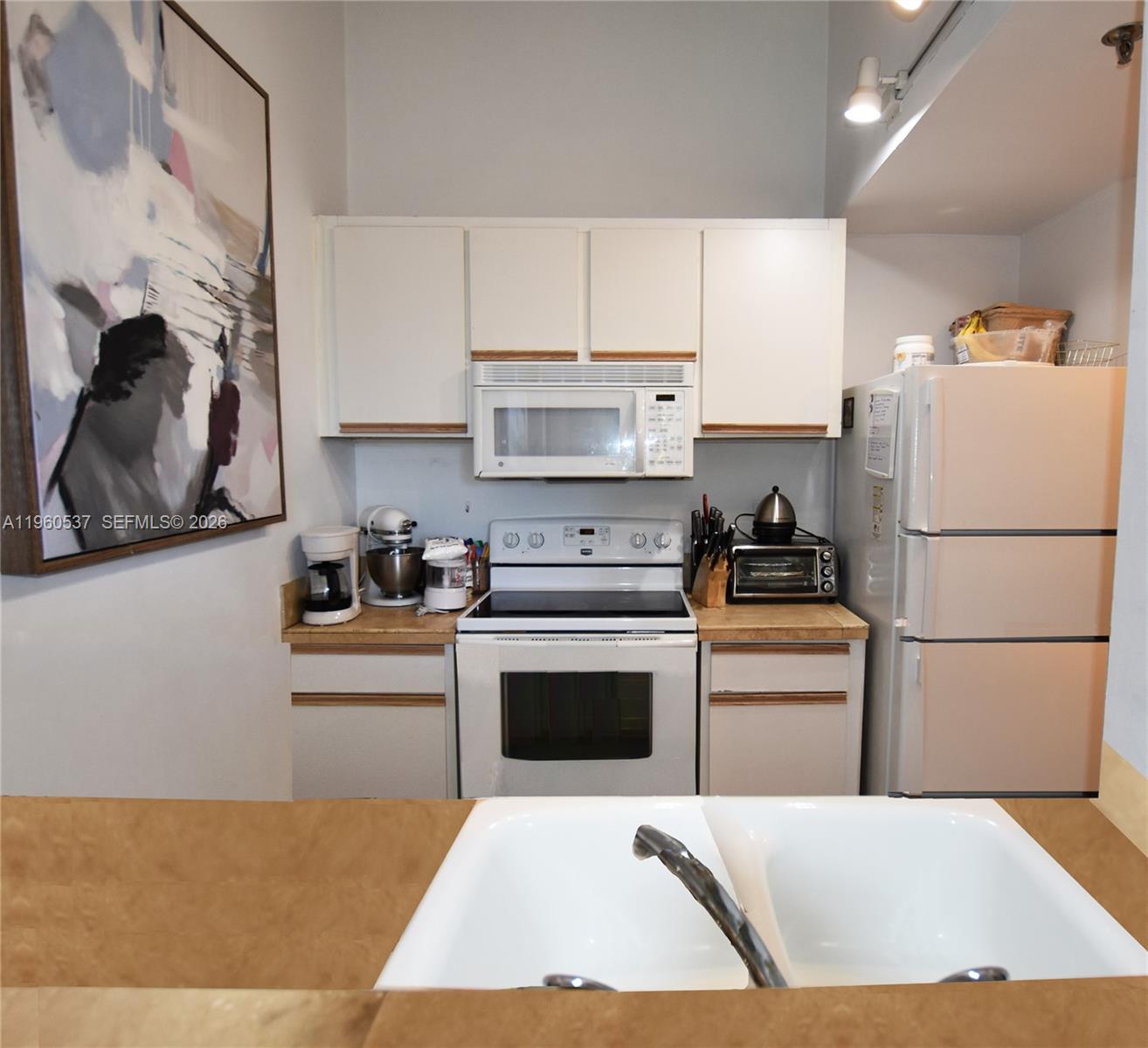 540 Brickell Key Dr #505, Miami FL 33131
