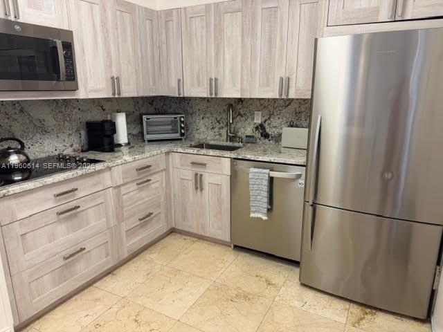 5161 Collins Ave #703, Miami Beach FL 33140