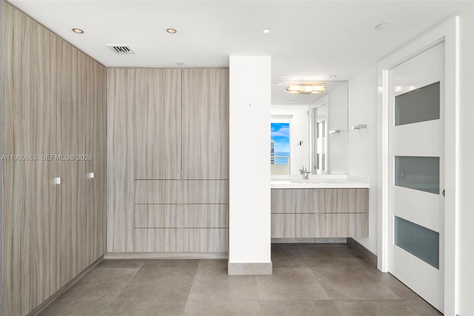 400 S Pointe Dr #2006, Miami Beach FL 33139