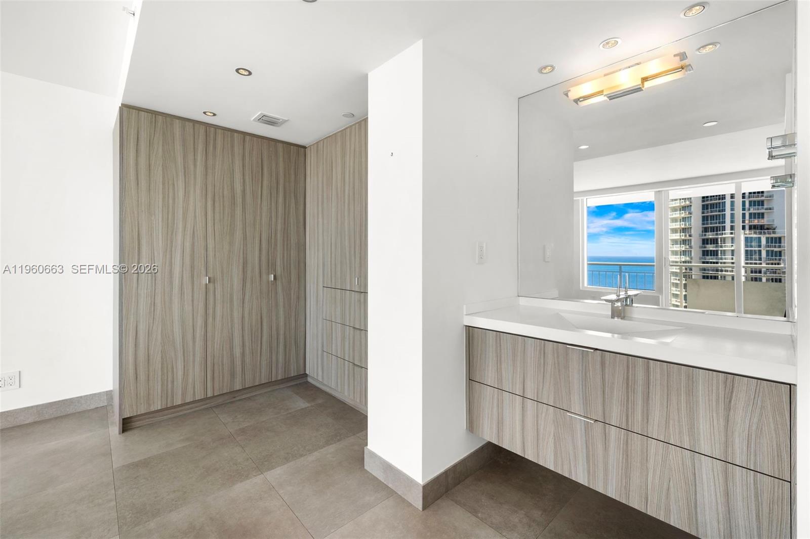 400 S Pointe Dr #2006, Miami Beach FL 33139