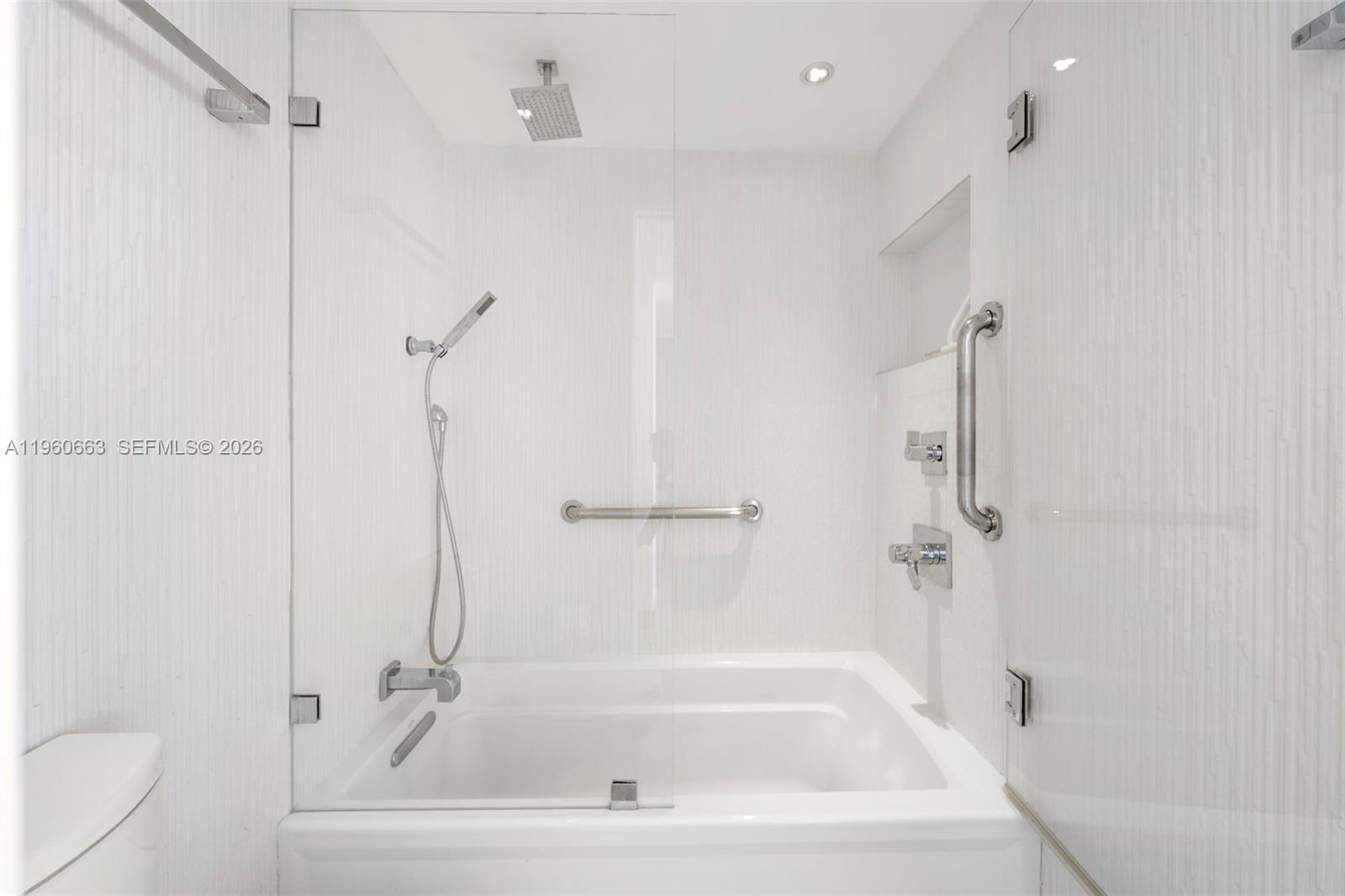 400 S Pointe Dr #2006, Miami Beach FL 33139