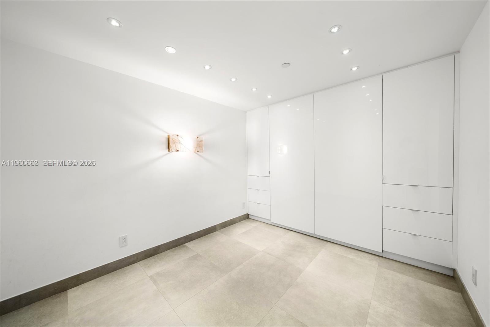 400 S Pointe Dr #2006, Miami Beach FL 33139