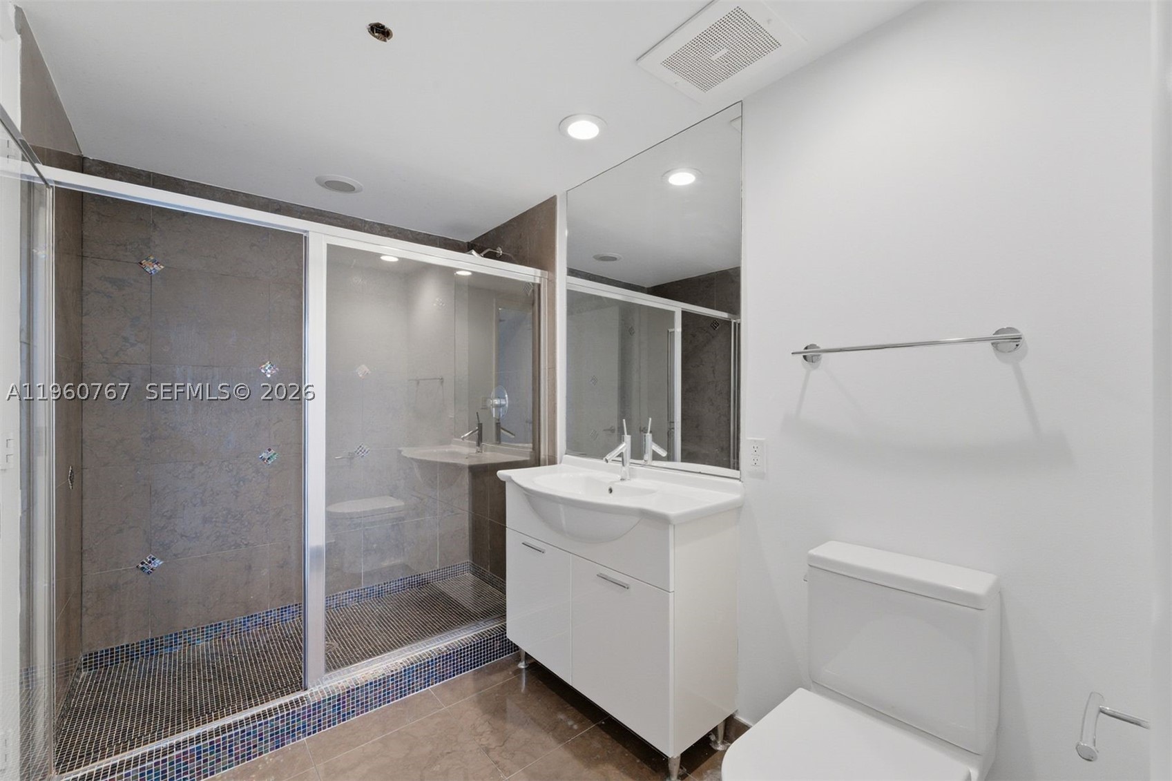 475 Brickell Ave #3513, Miami FL 33131