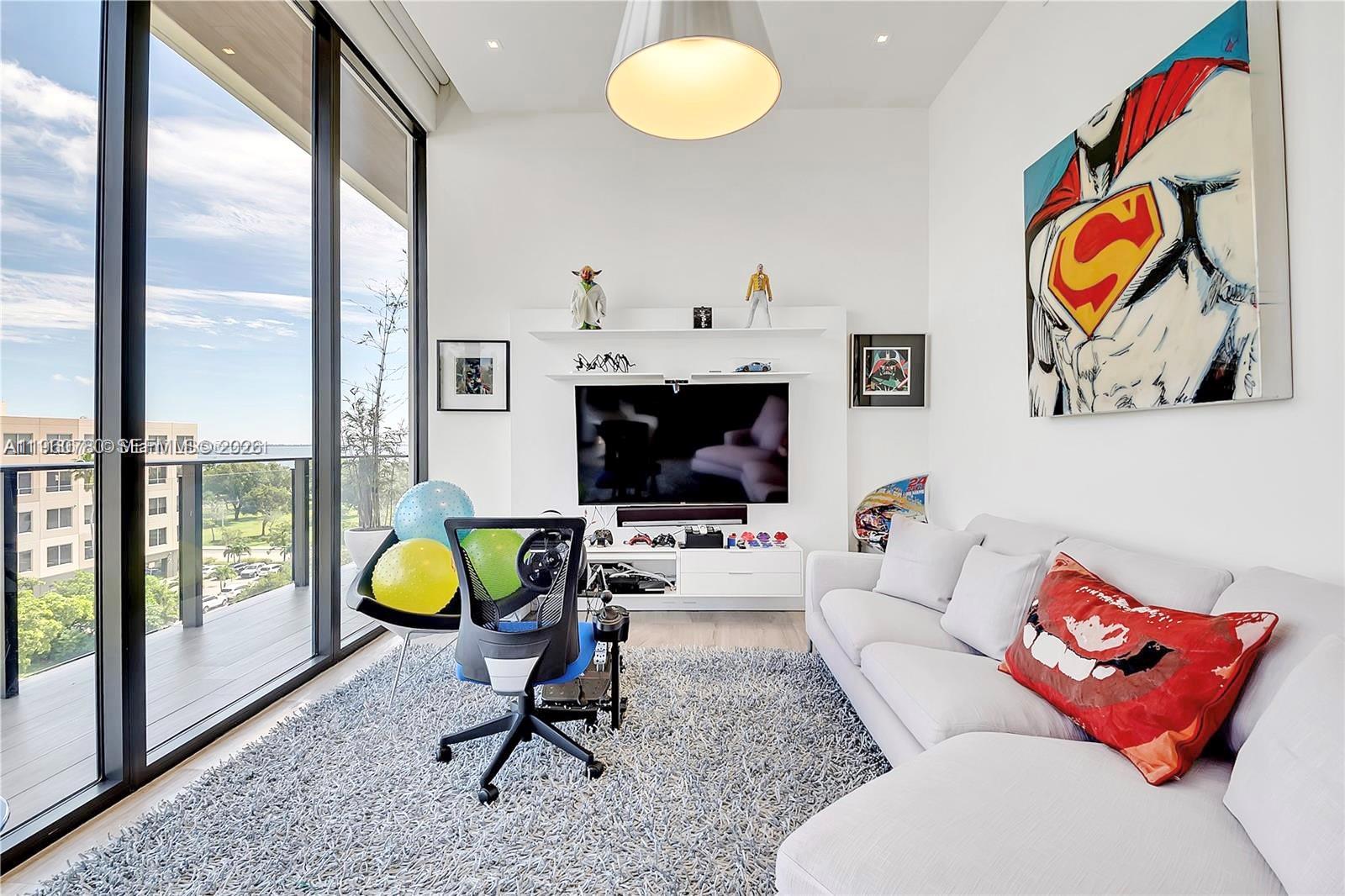 3581 E Glencoe St #605, Coconut Grove FL 33133