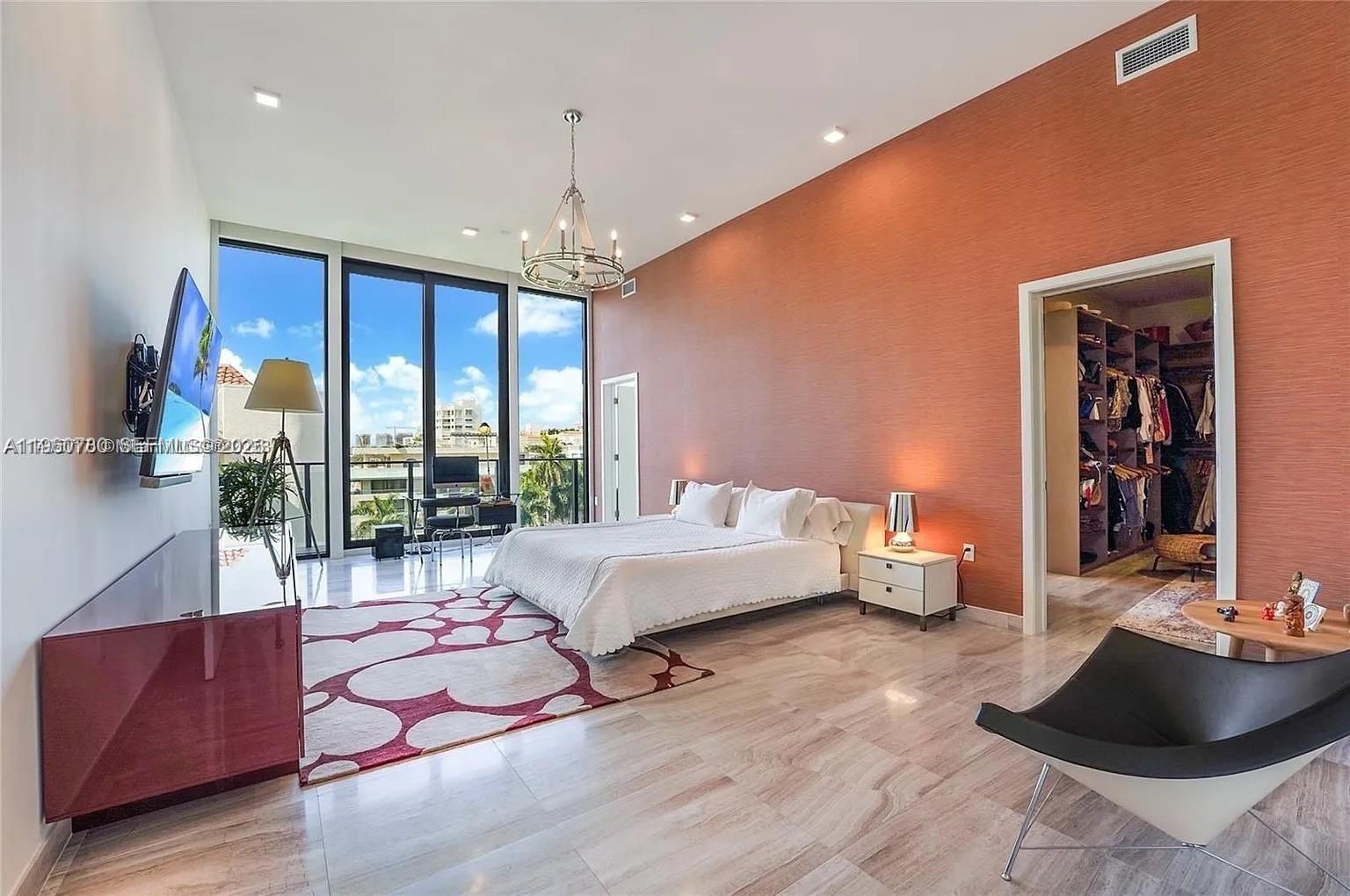 3581 E Glencoe St #605, Coconut Grove FL 33133