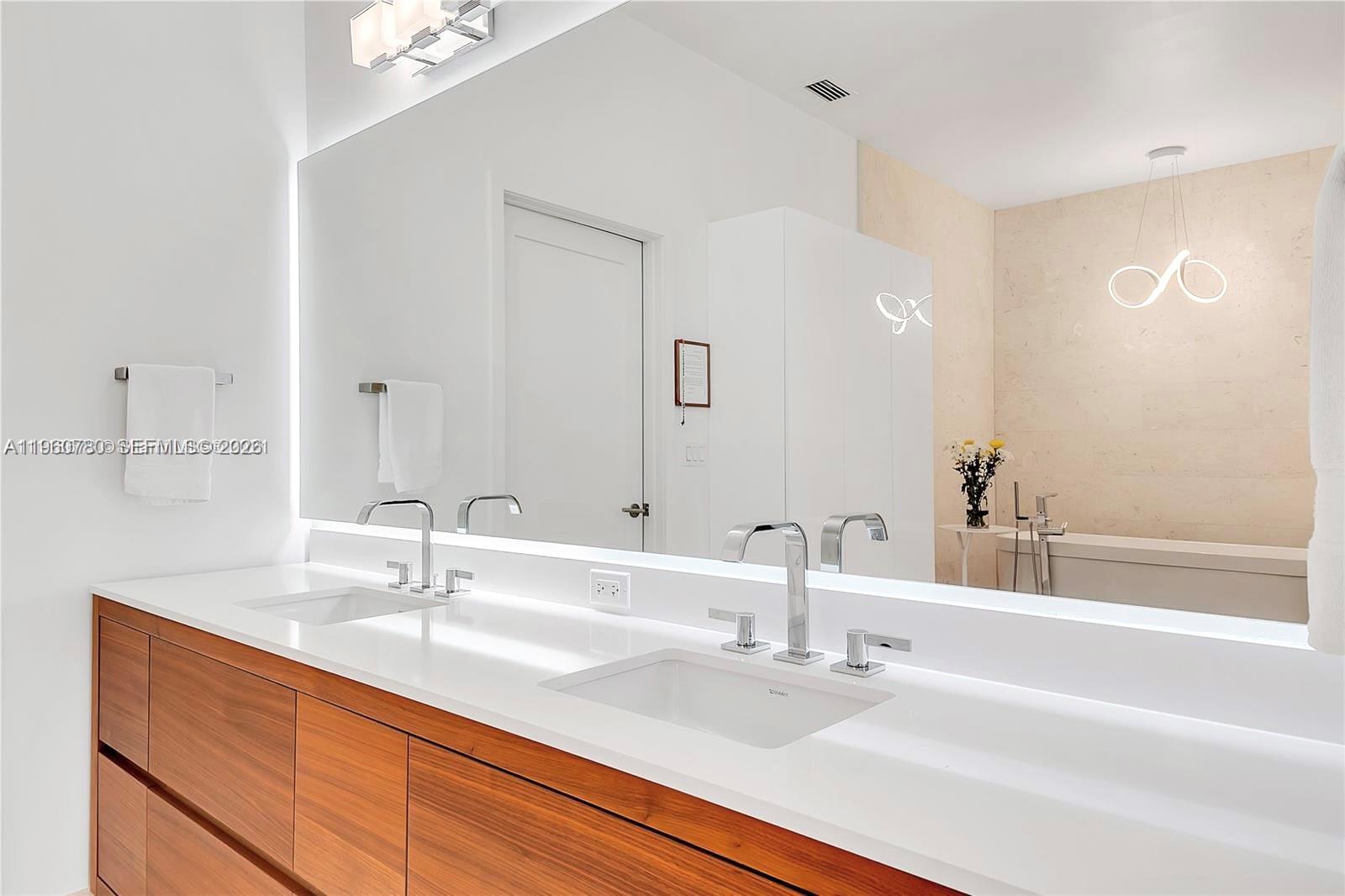 3581 E Glencoe St #605, Coconut Grove FL 33133