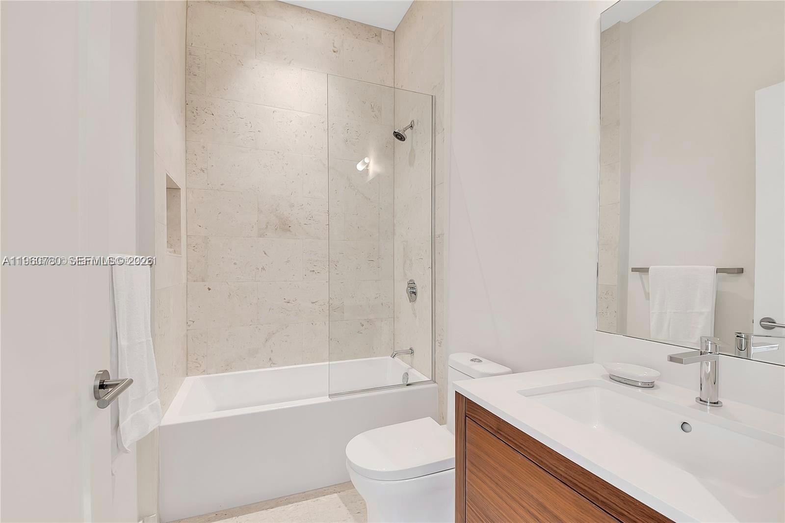 3581 E Glencoe St #605, Coconut Grove FL 33133