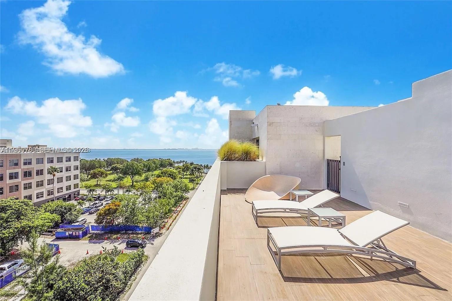 3581 E Glencoe St #605, Coconut Grove FL 33133