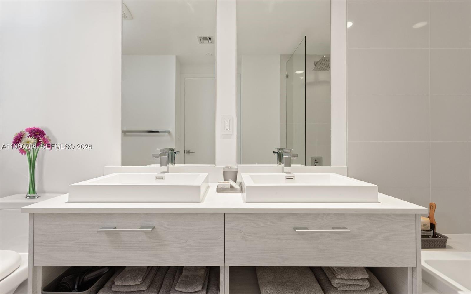 45 SW 9th St #1805, Miami FL 33130