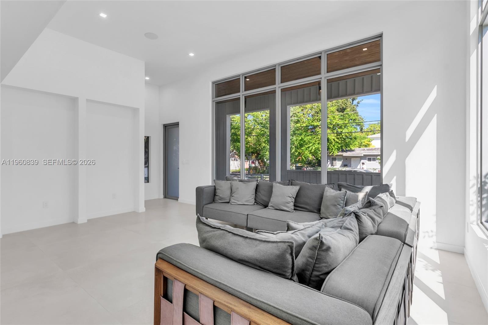 3204 Plaza St, Miami FL 33133