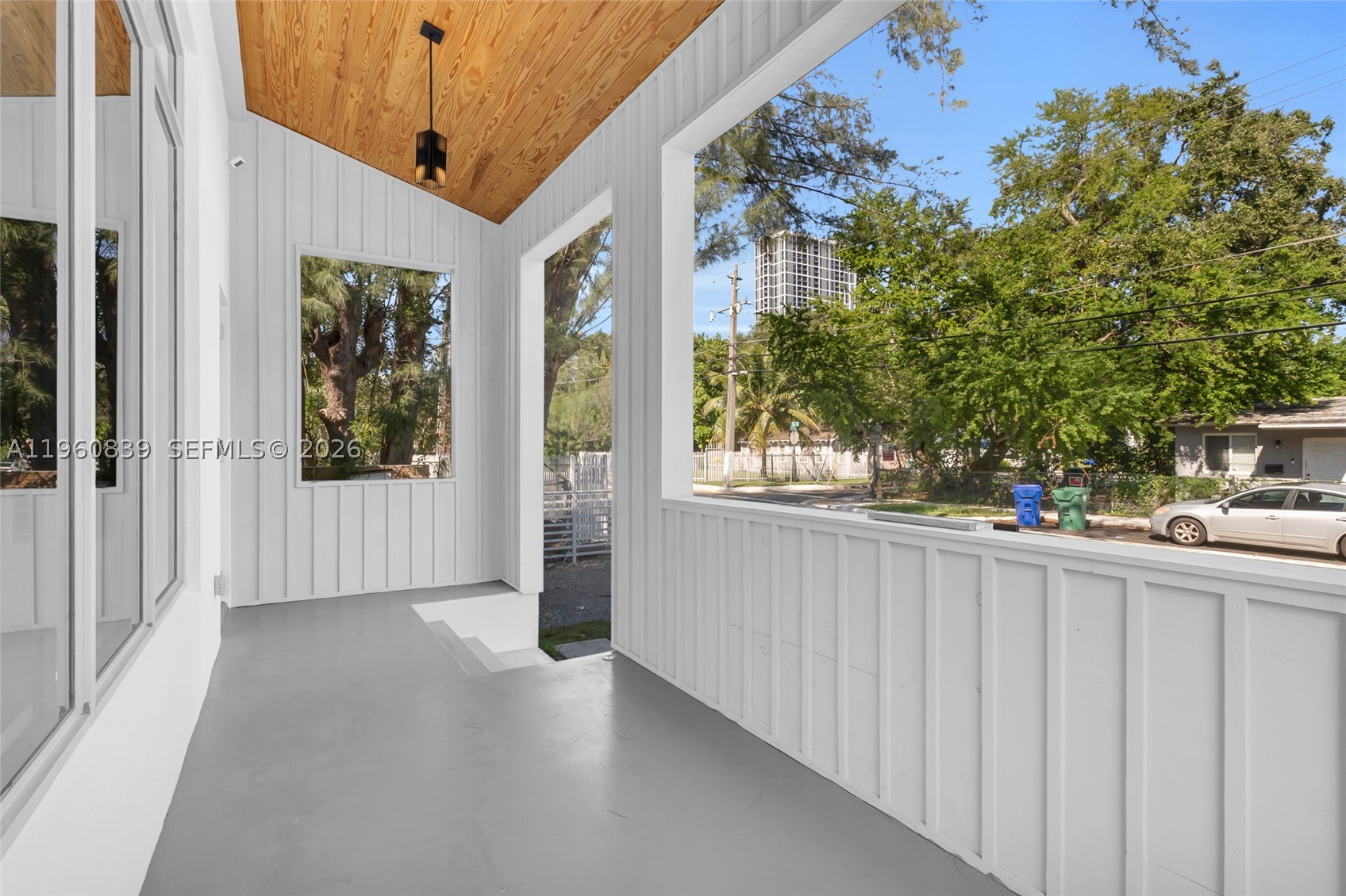3204 Plaza St, Miami FL 33133