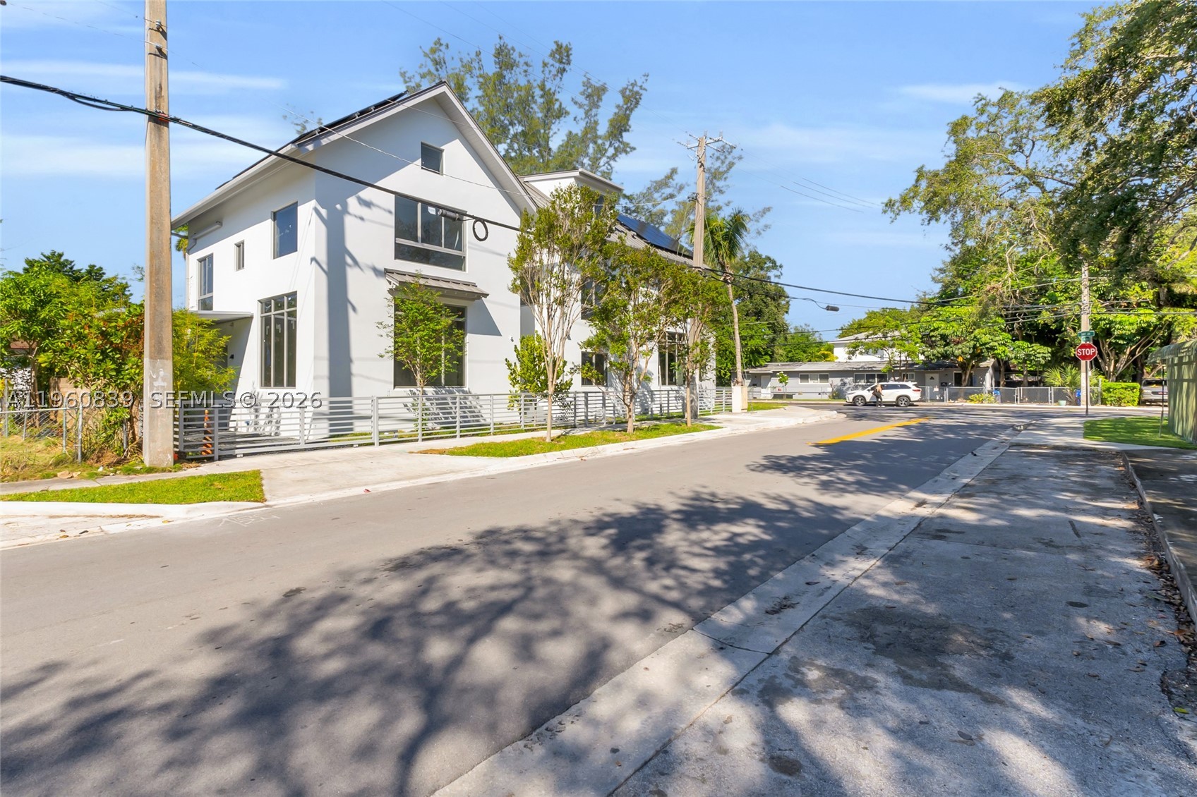 3204 Plaza St, Miami FL 33133