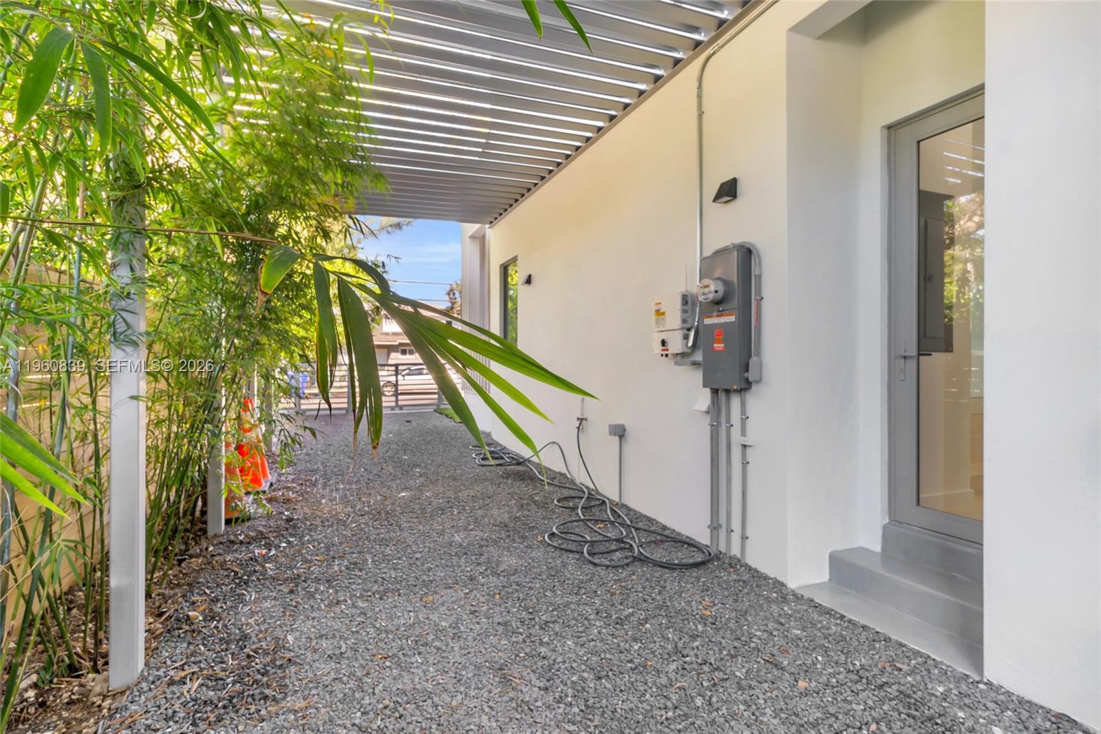 3204 Plaza St, Miami FL 33133