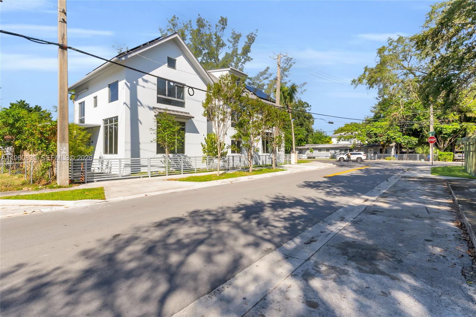 3204 Plaza St, Miami FL 33133