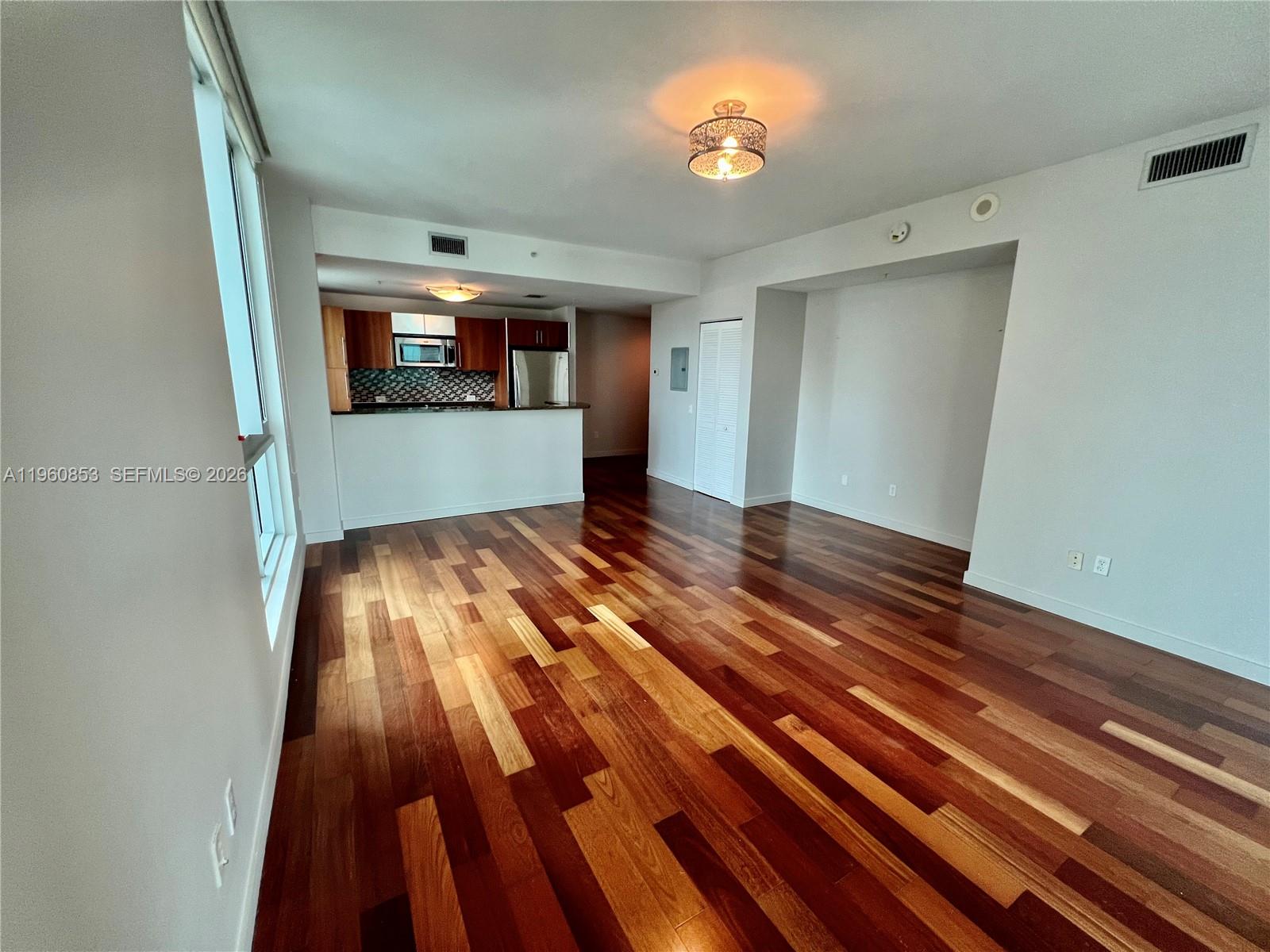 300 S Biscayne Blvd #1601, Miami FL 33131