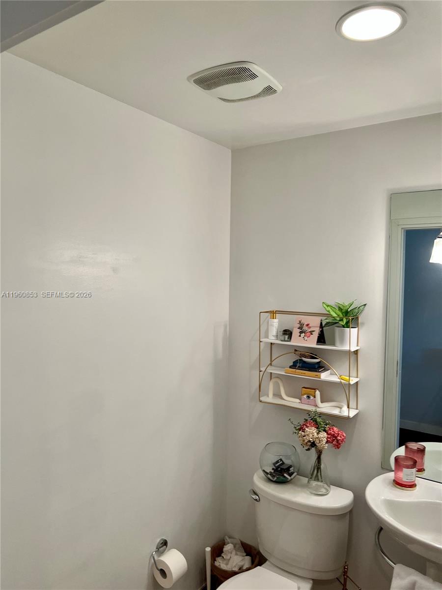 300 S Biscayne Blvd #1601, Miami FL 33131