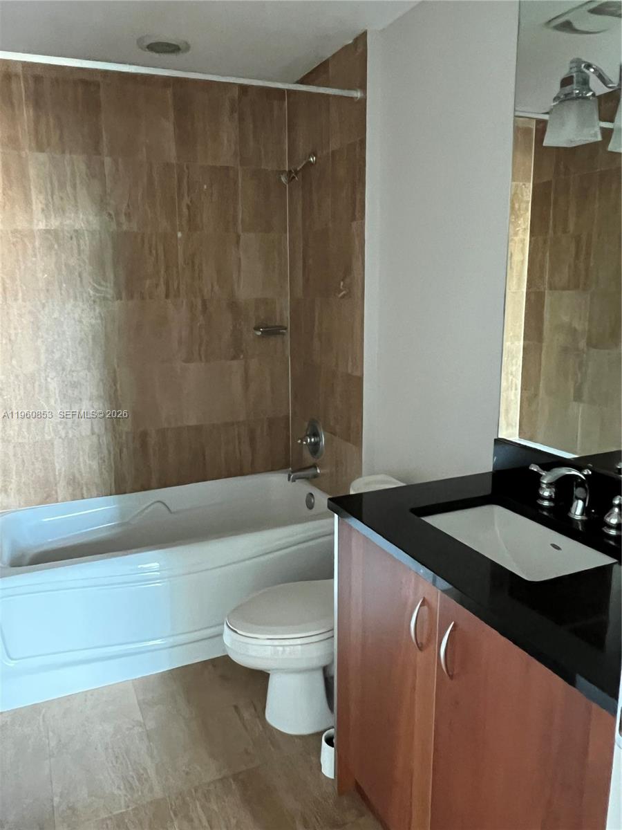300 S Biscayne Blvd #1601, Miami FL 33131