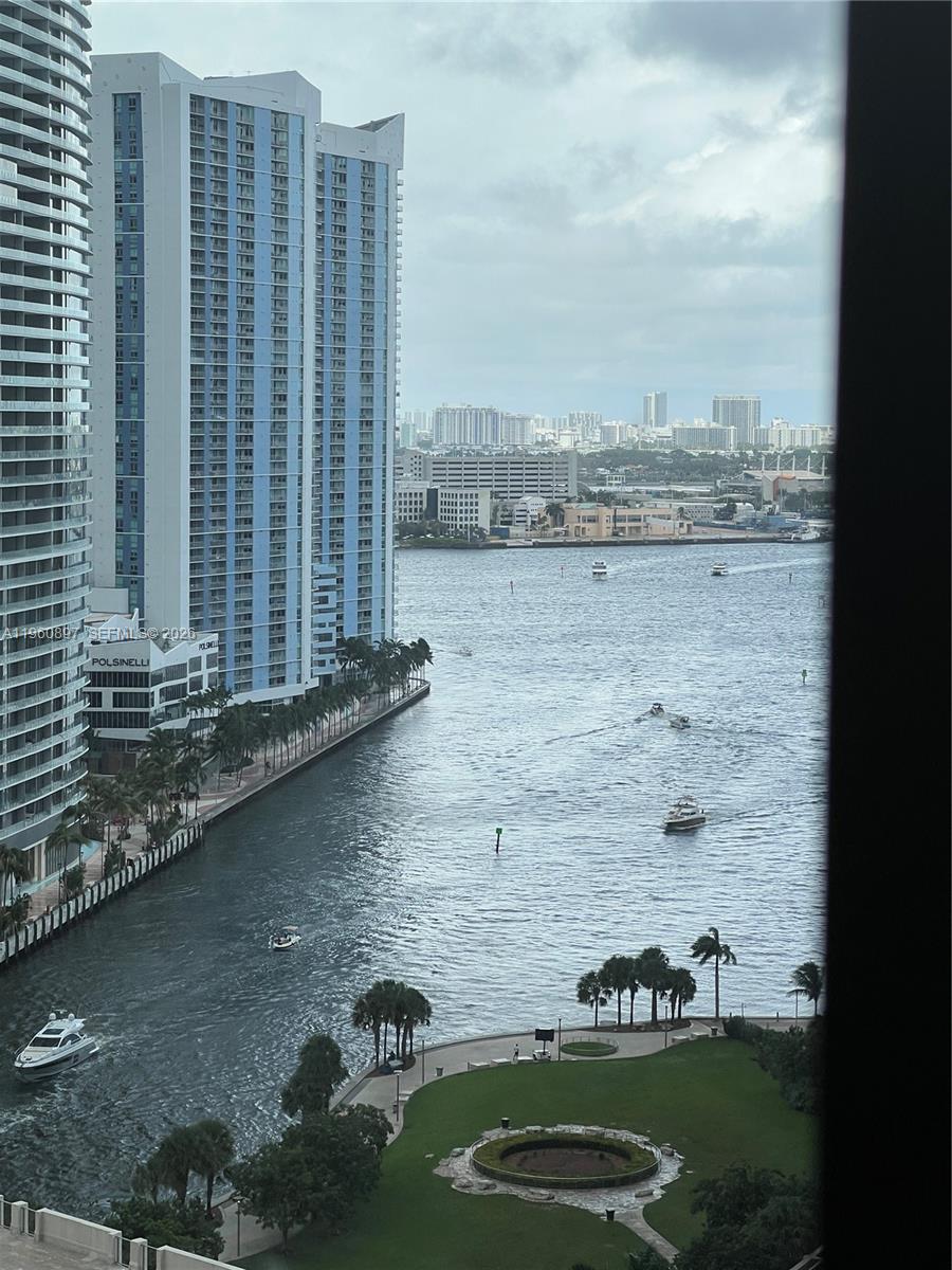 55 SE 6th St #2307, Miami FL 33131