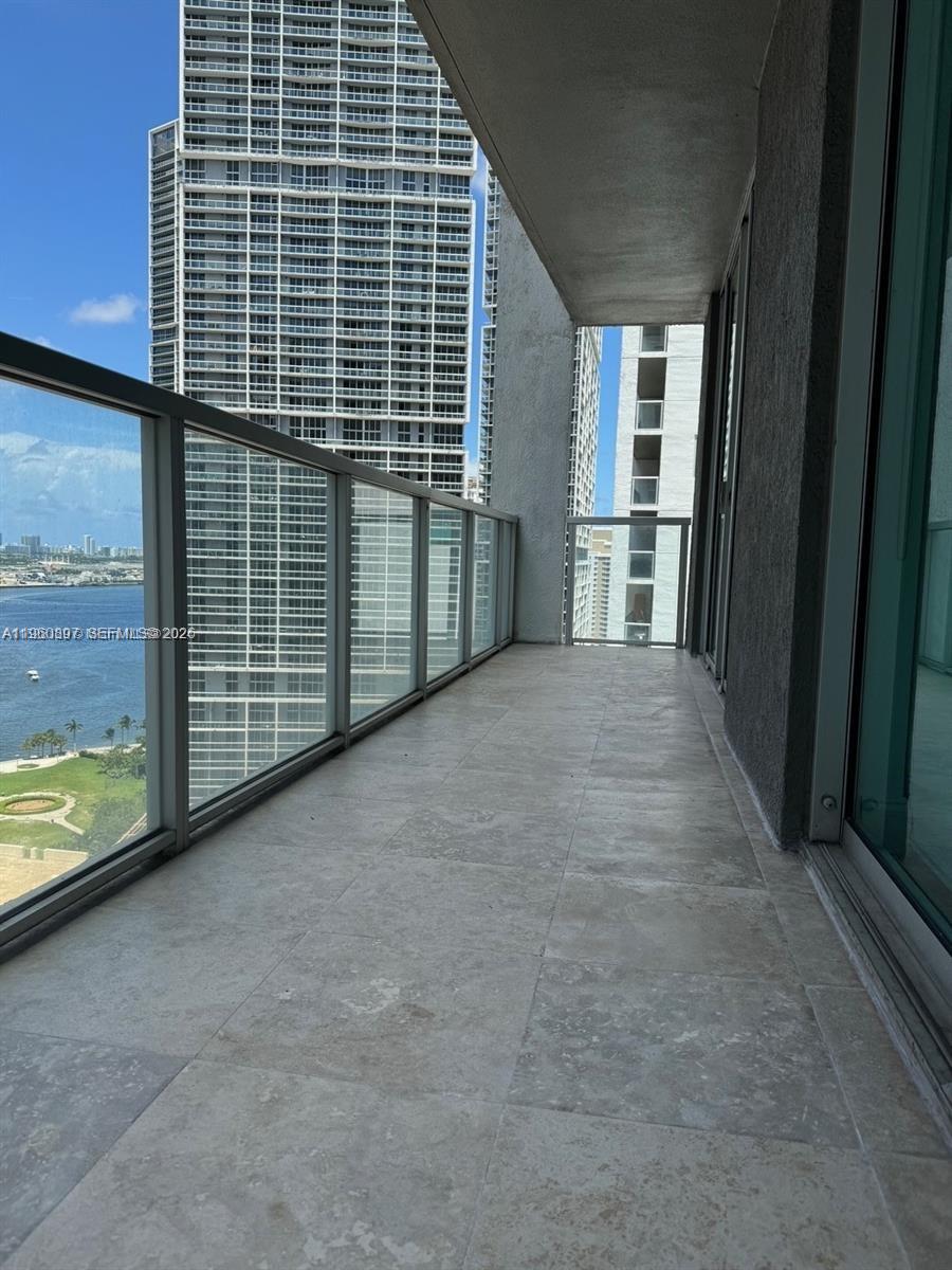 55 SE 6th St #2307, Miami FL 33131
