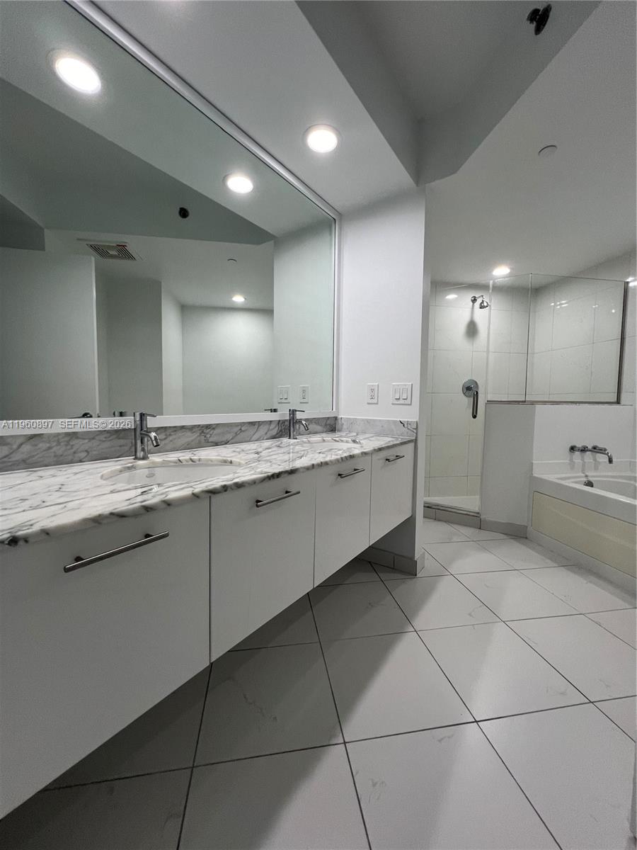 55 SE 6th St #2307, Miami FL 33131