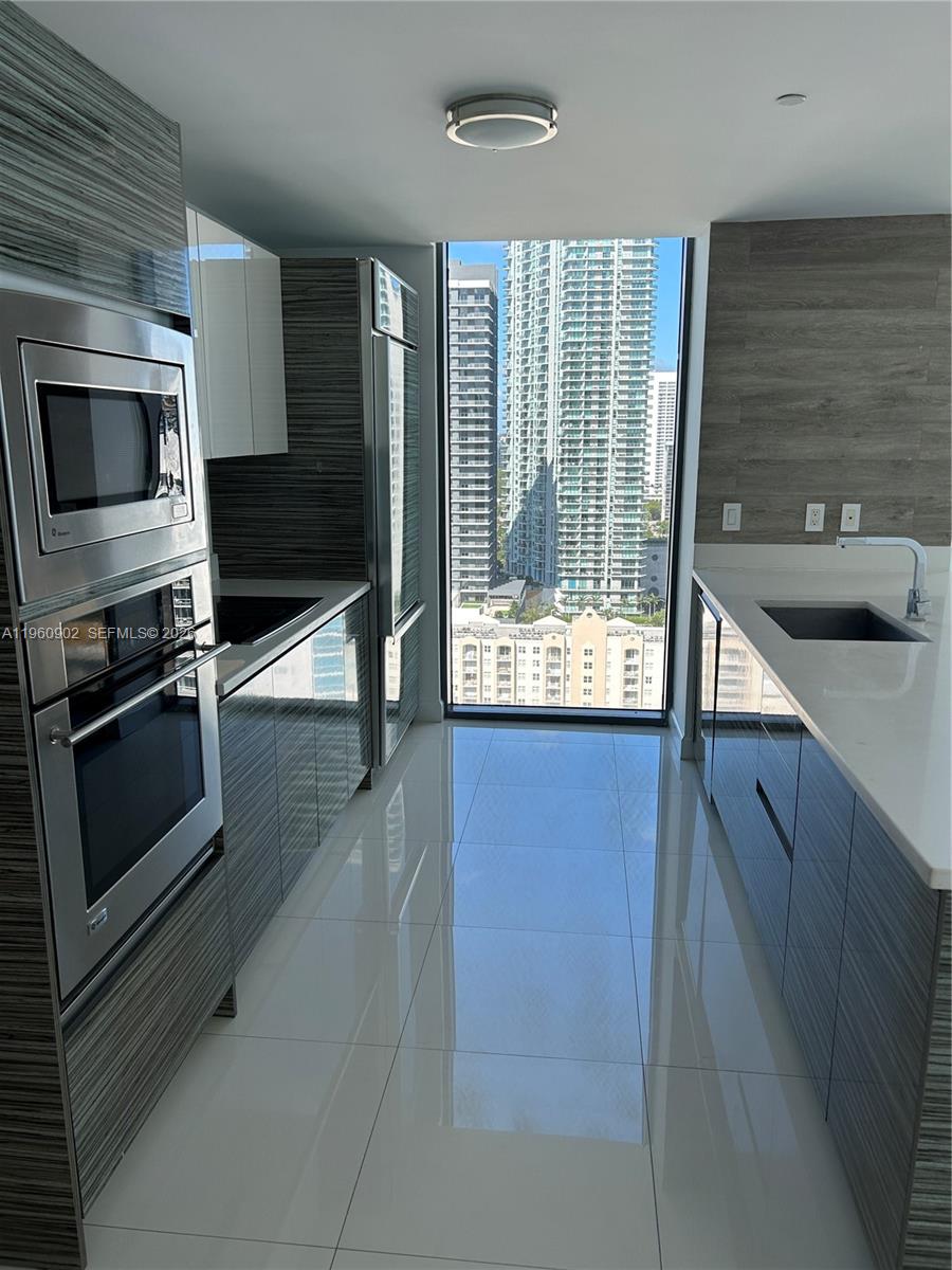 460 NE 28th St #2401, Miami FL 33137