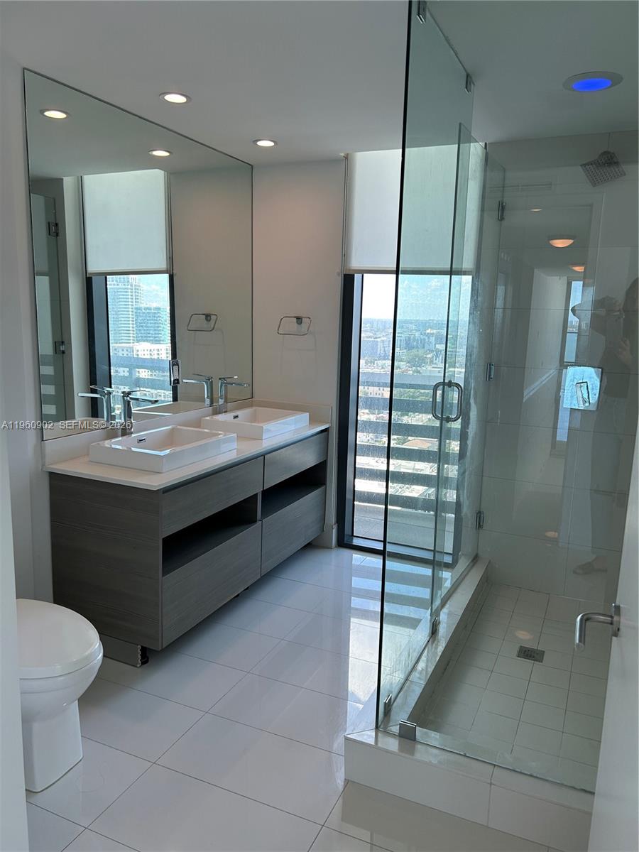 460 NE 28th St #2401, Miami FL 33137