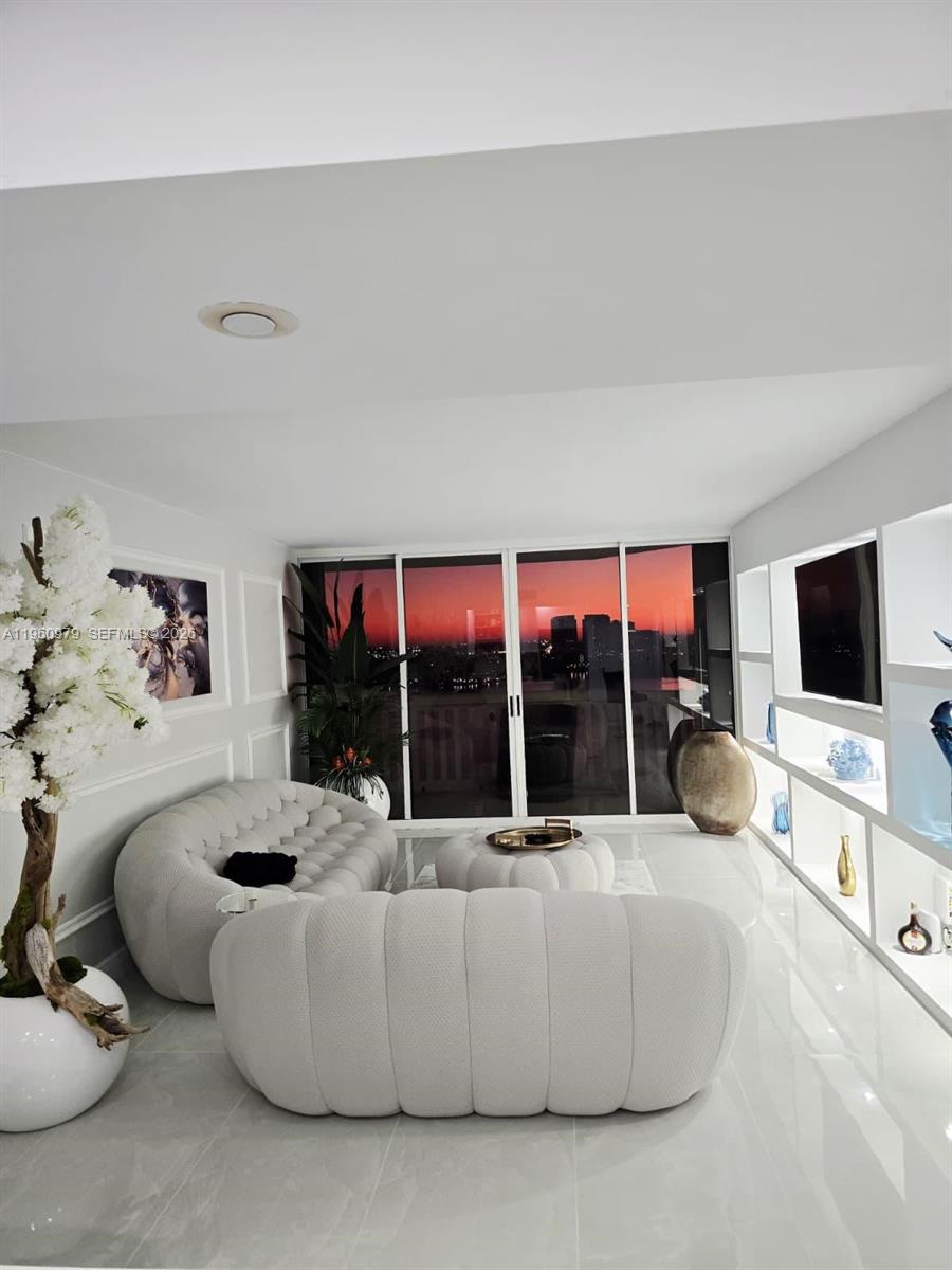 1000 W Island Blvd #2312, Aventura FL 33160