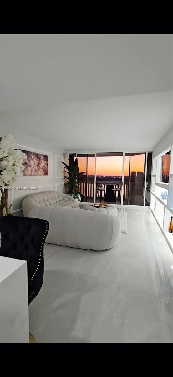 1000 W Island Blvd #2312, Aventura FL 33160