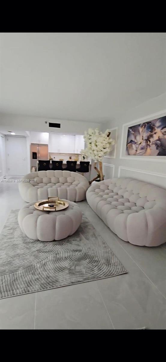 1000 W Island Blvd #2312, Aventura FL 33160